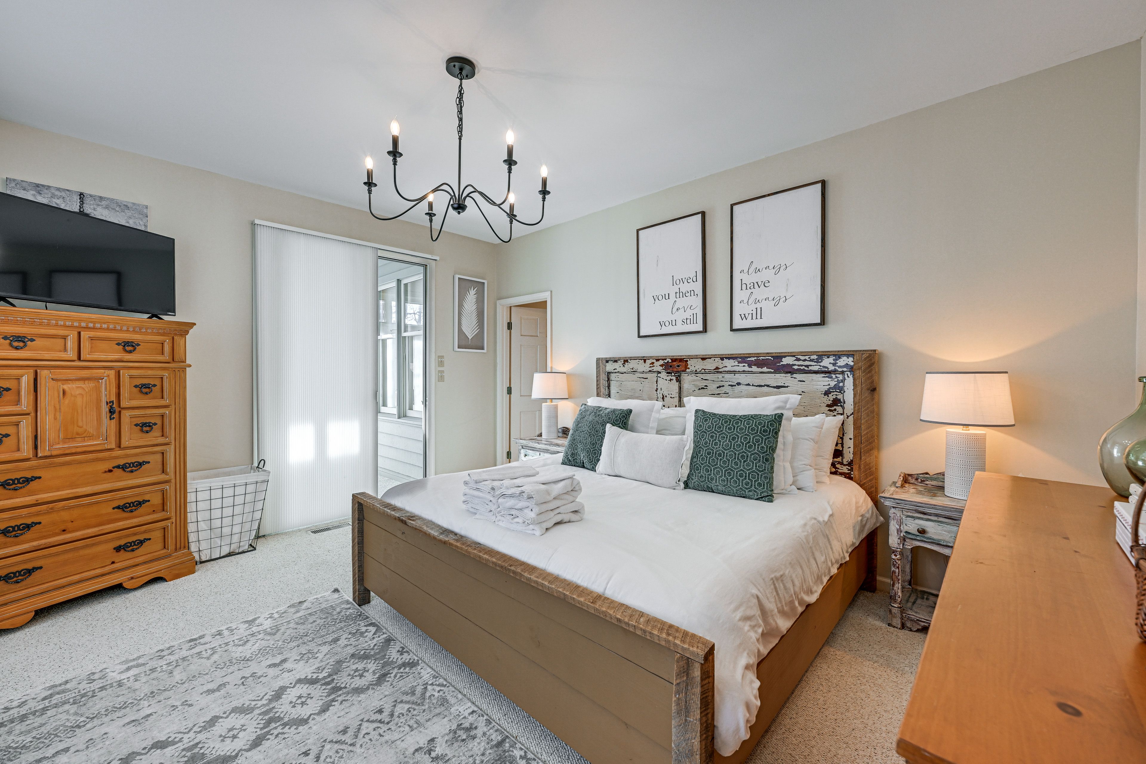 Bedroom 1 | 1st Floor | King Bed | Linens Provided | Smart TV