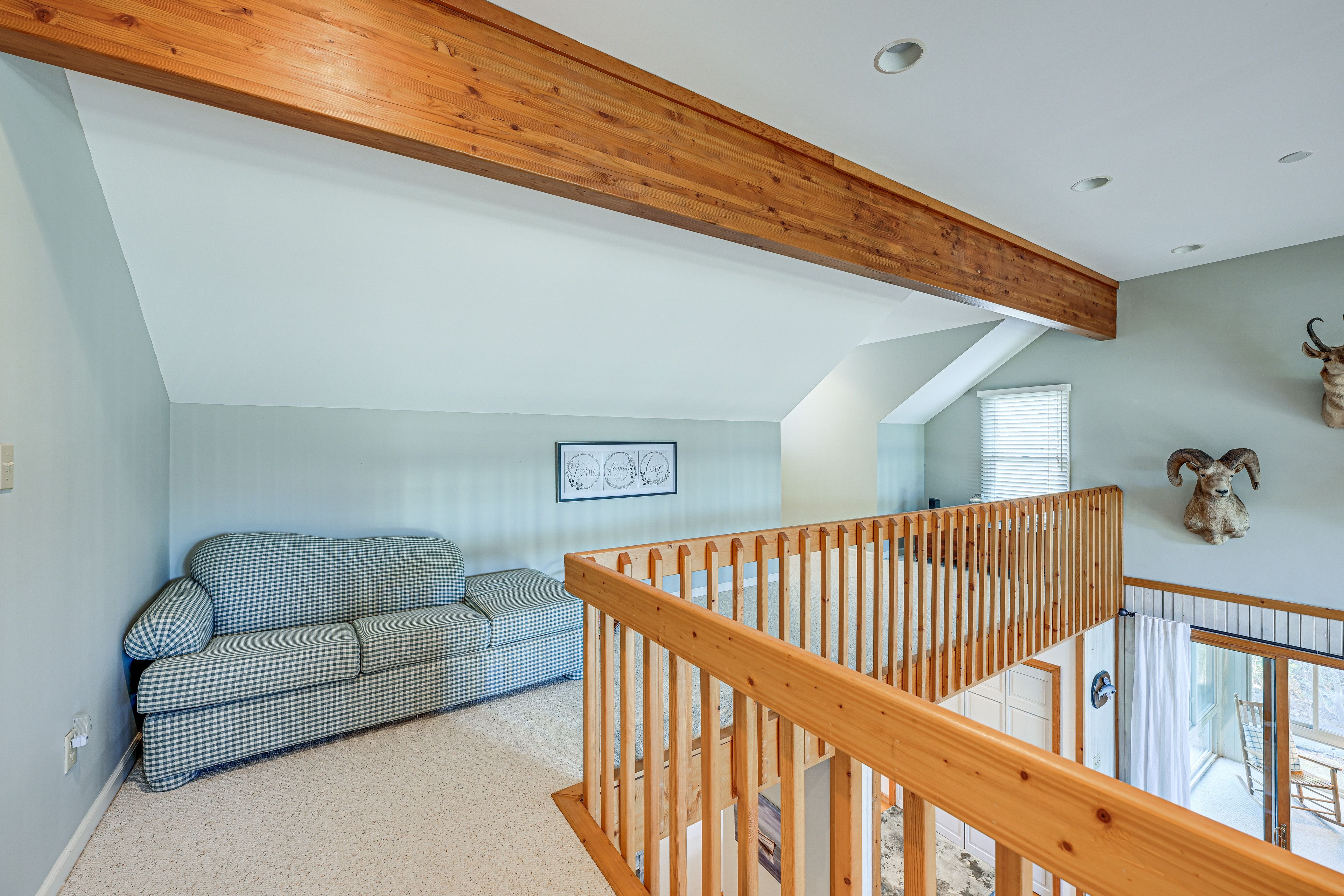Sitting Area | 2nd Floor