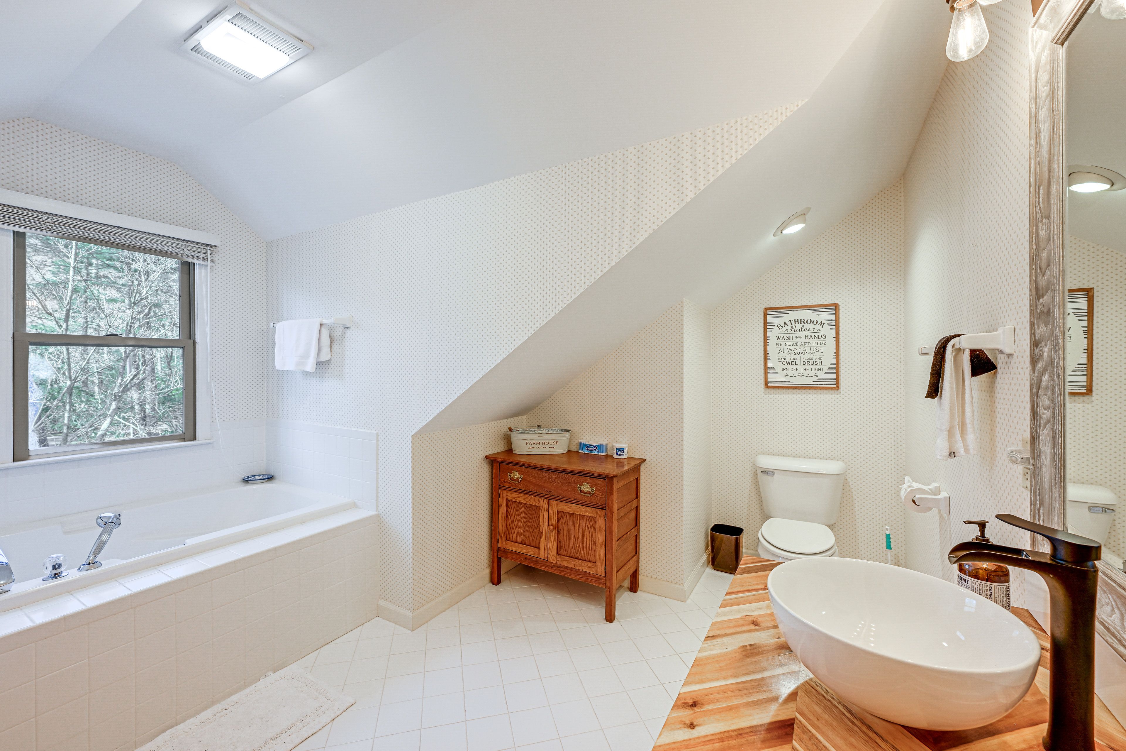 En-Suite Bathroom | 2nd Floor