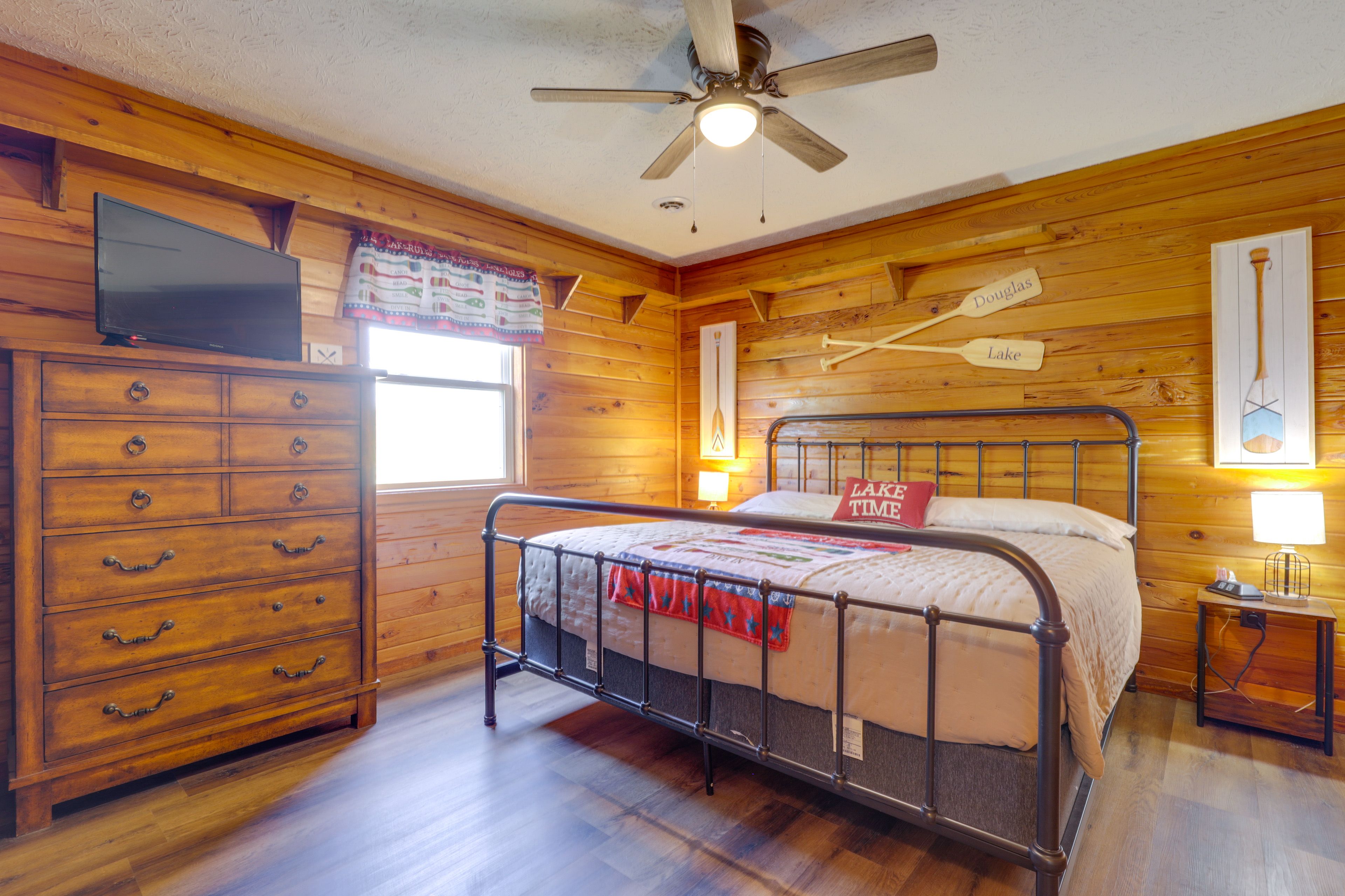 Bedroom 2 | 1st Floor | King Bed | Smart TV