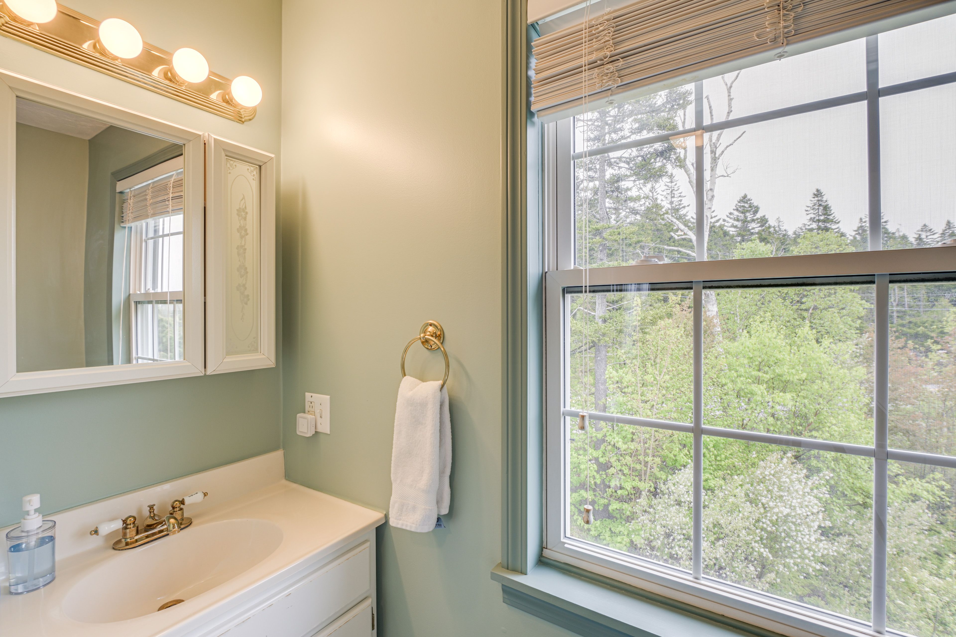 Full Bath | Washer & Dryer | 2nd Floor