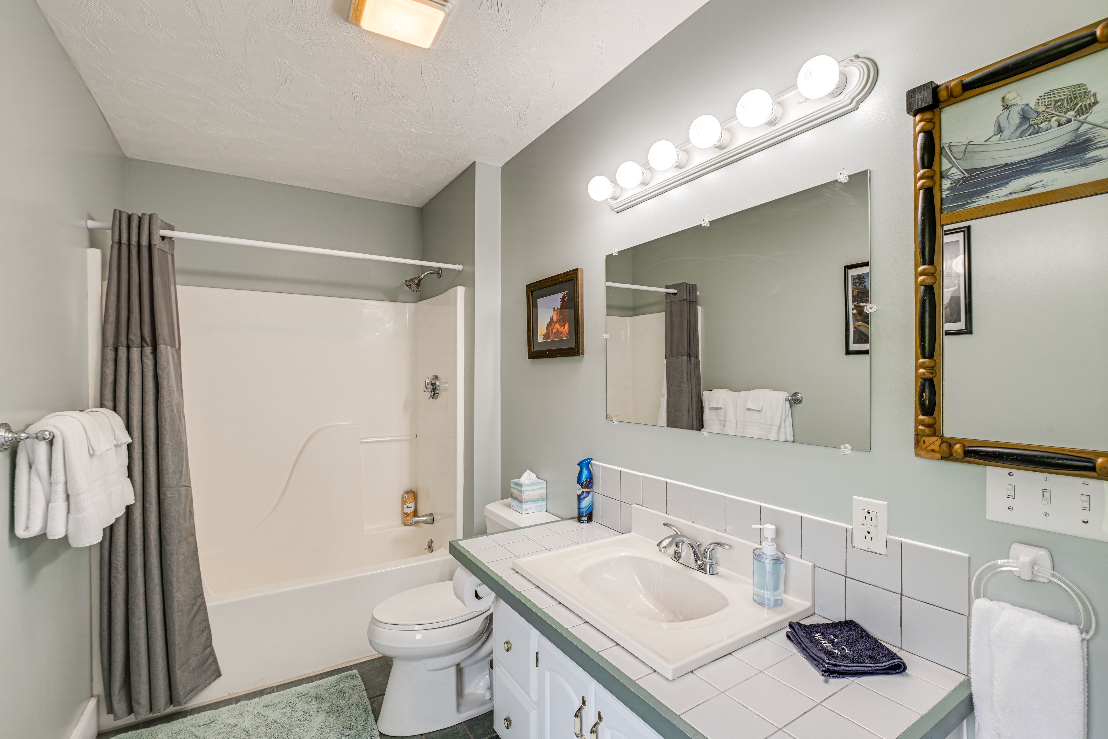 Full Bath | Towels | Hair Dryer | 1st Floor