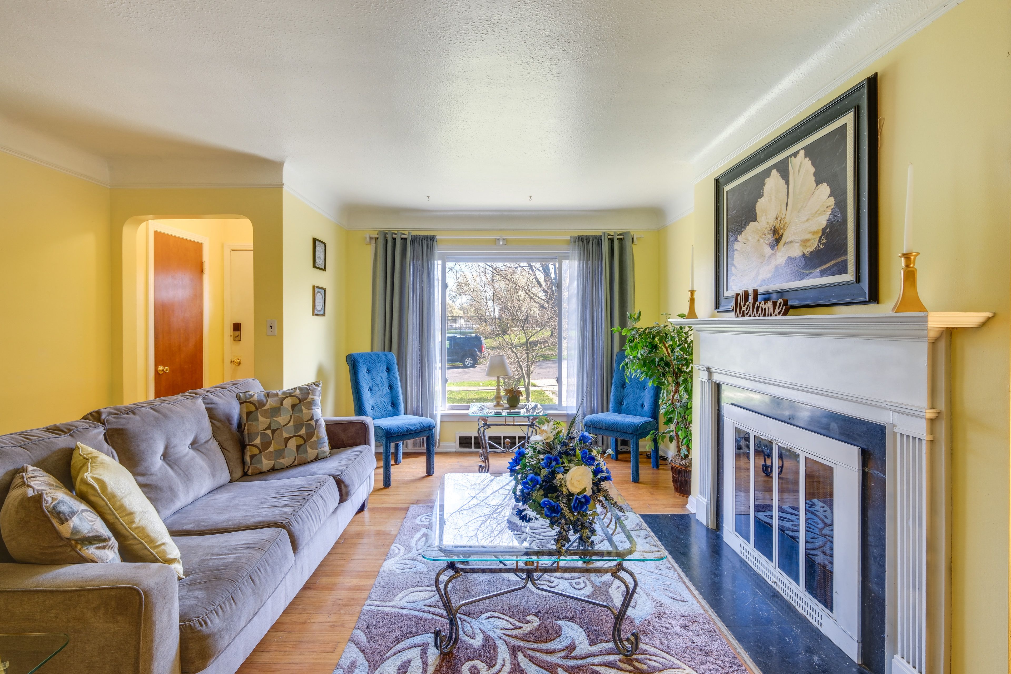 Living Room | Flat-Screen TV | 2nd Floor