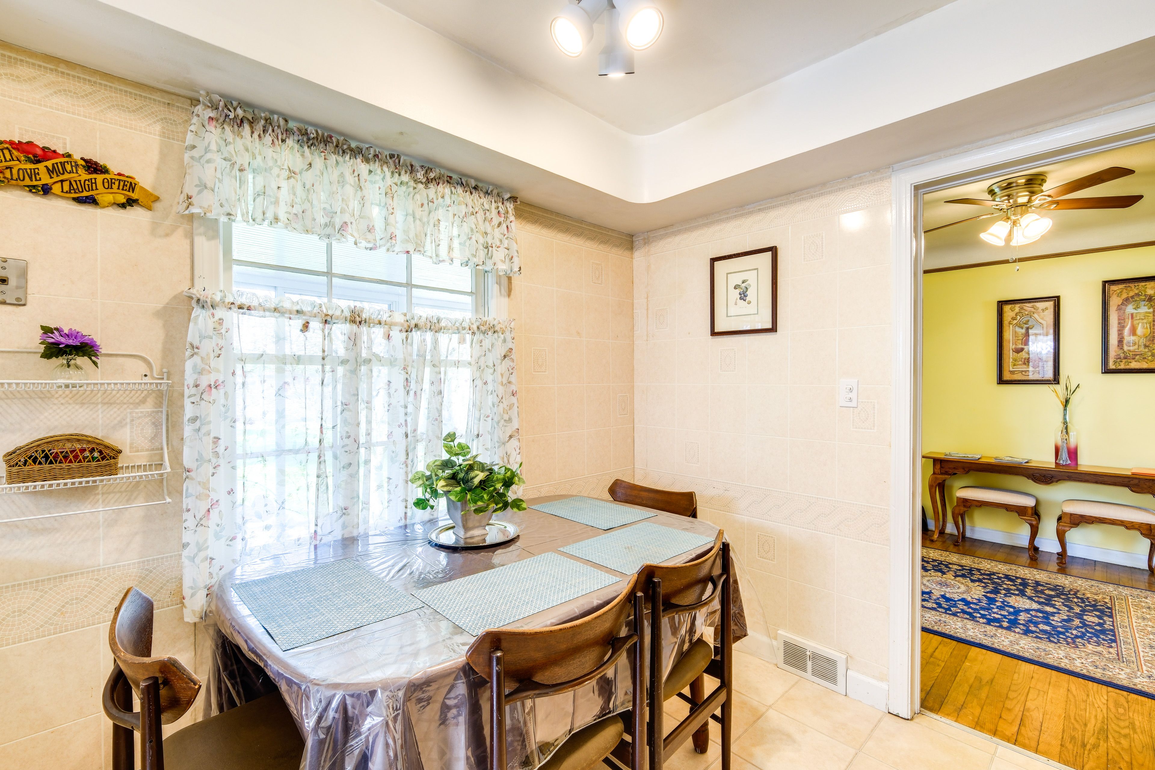 Dining Area | Dishware/Flatware Provided | 2nd Floor
