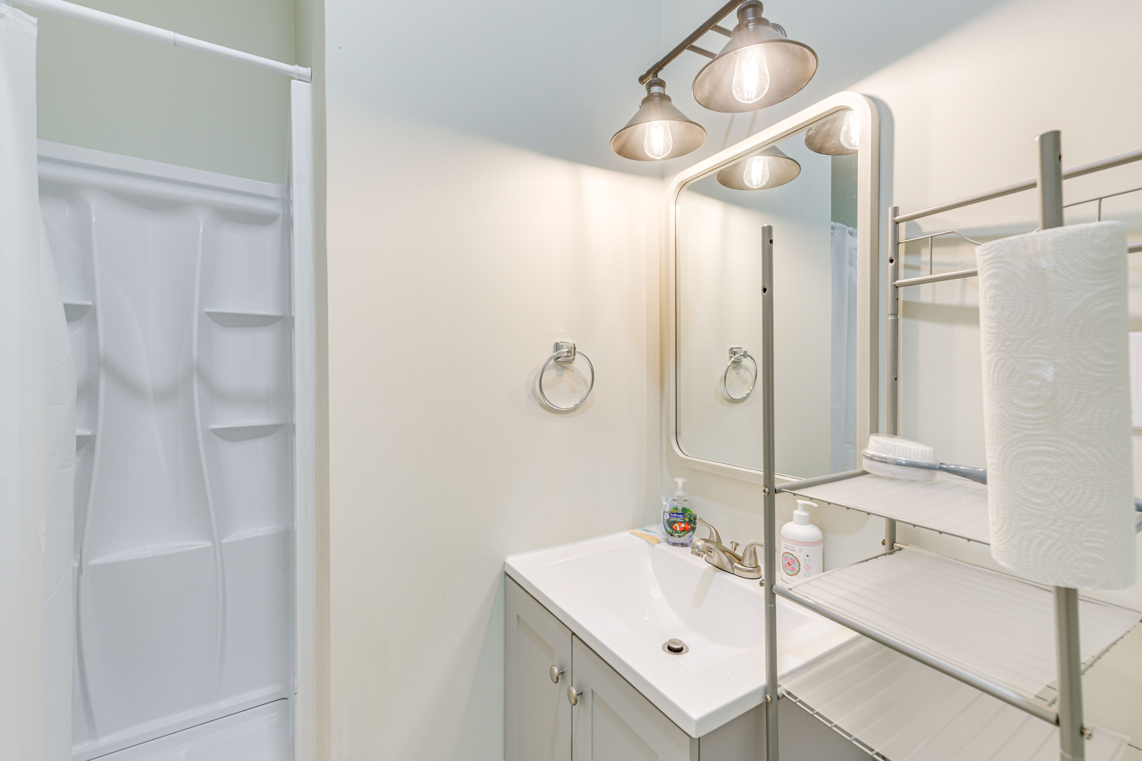Full Bathroom | Complimentary Toiletries