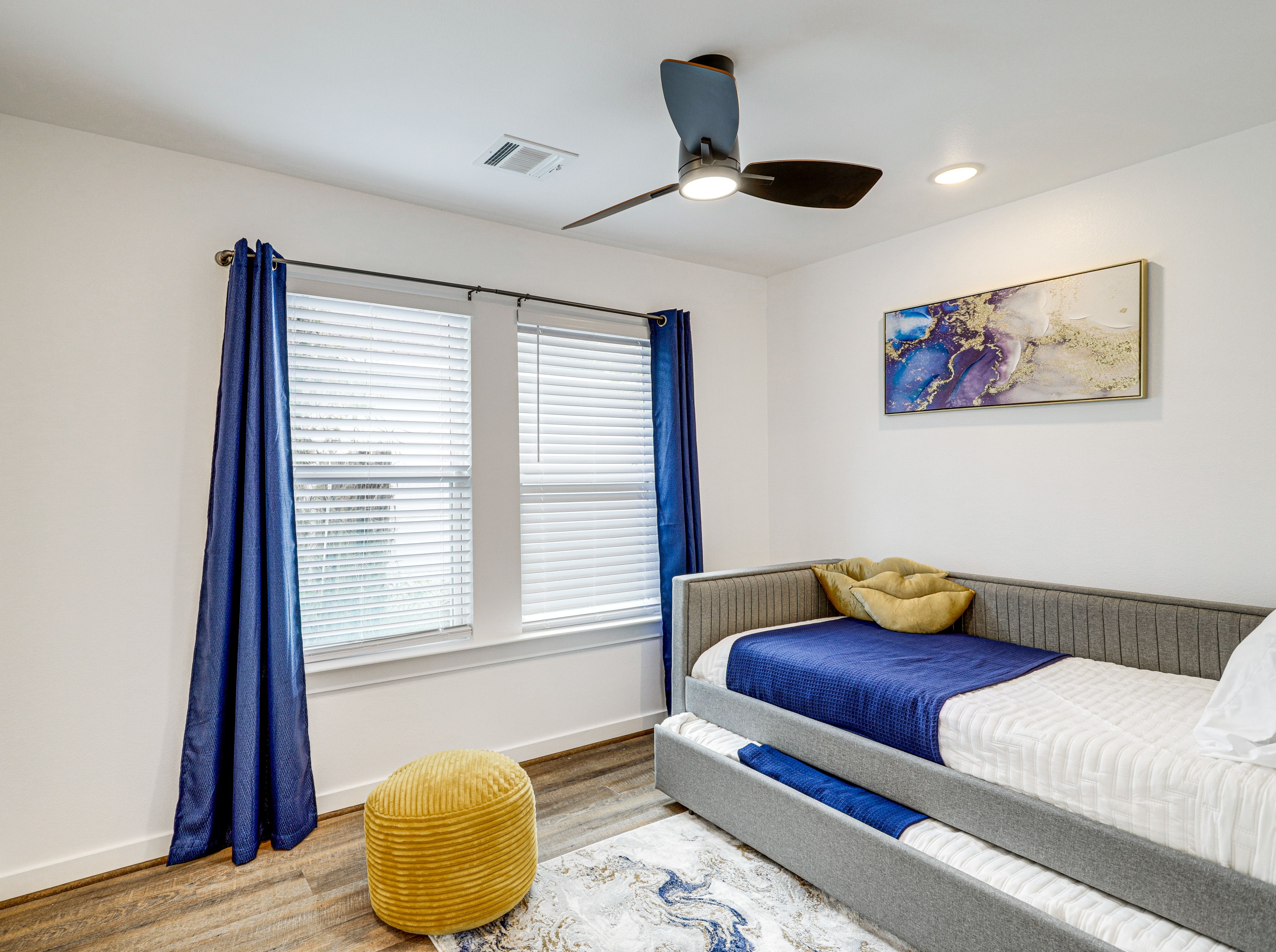 Bedroom 3 | Twin Daybed w/ Twin Trundle