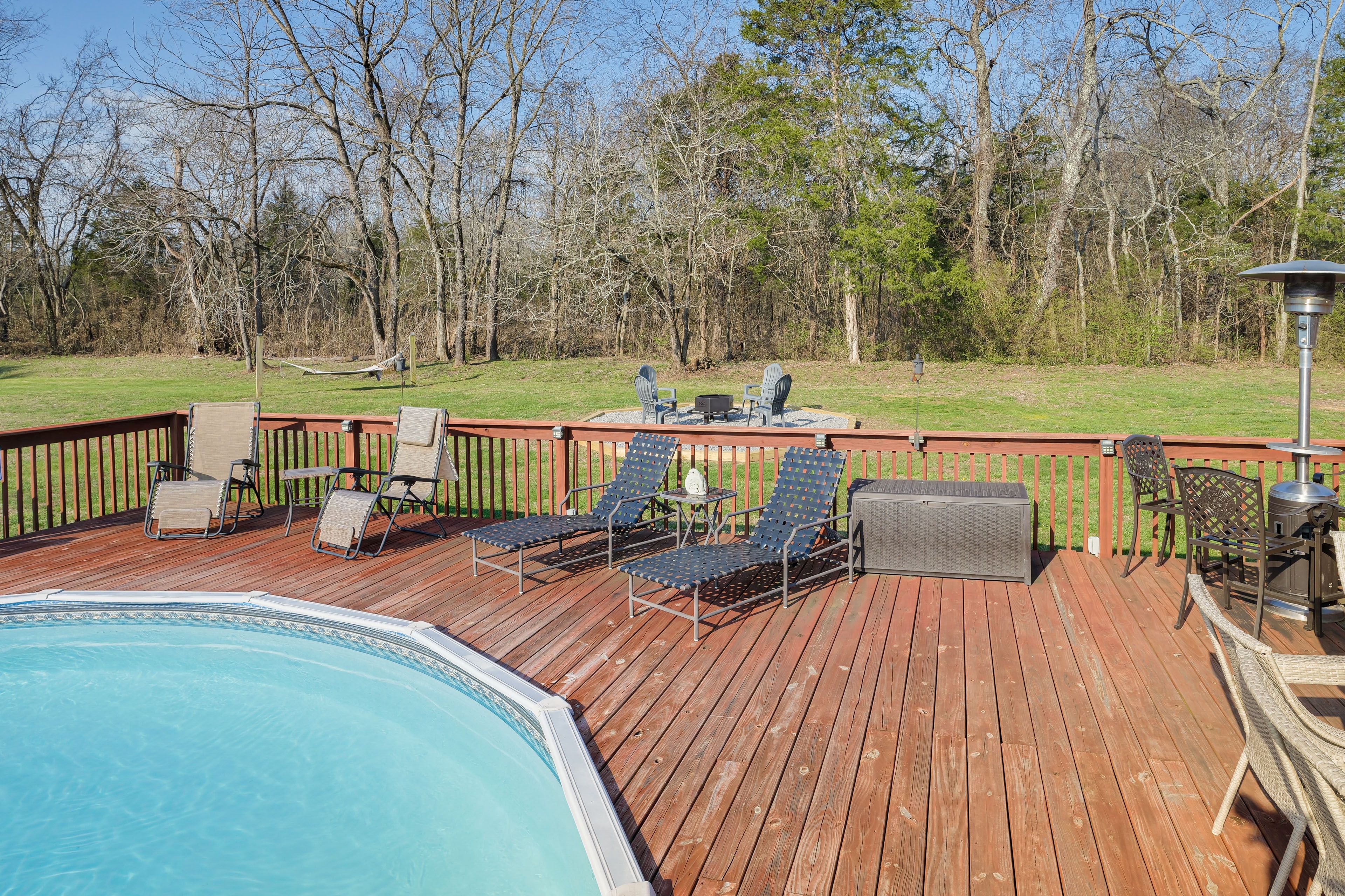Private Backyard Area | Fire Pit | BBQ Grill | Hammock