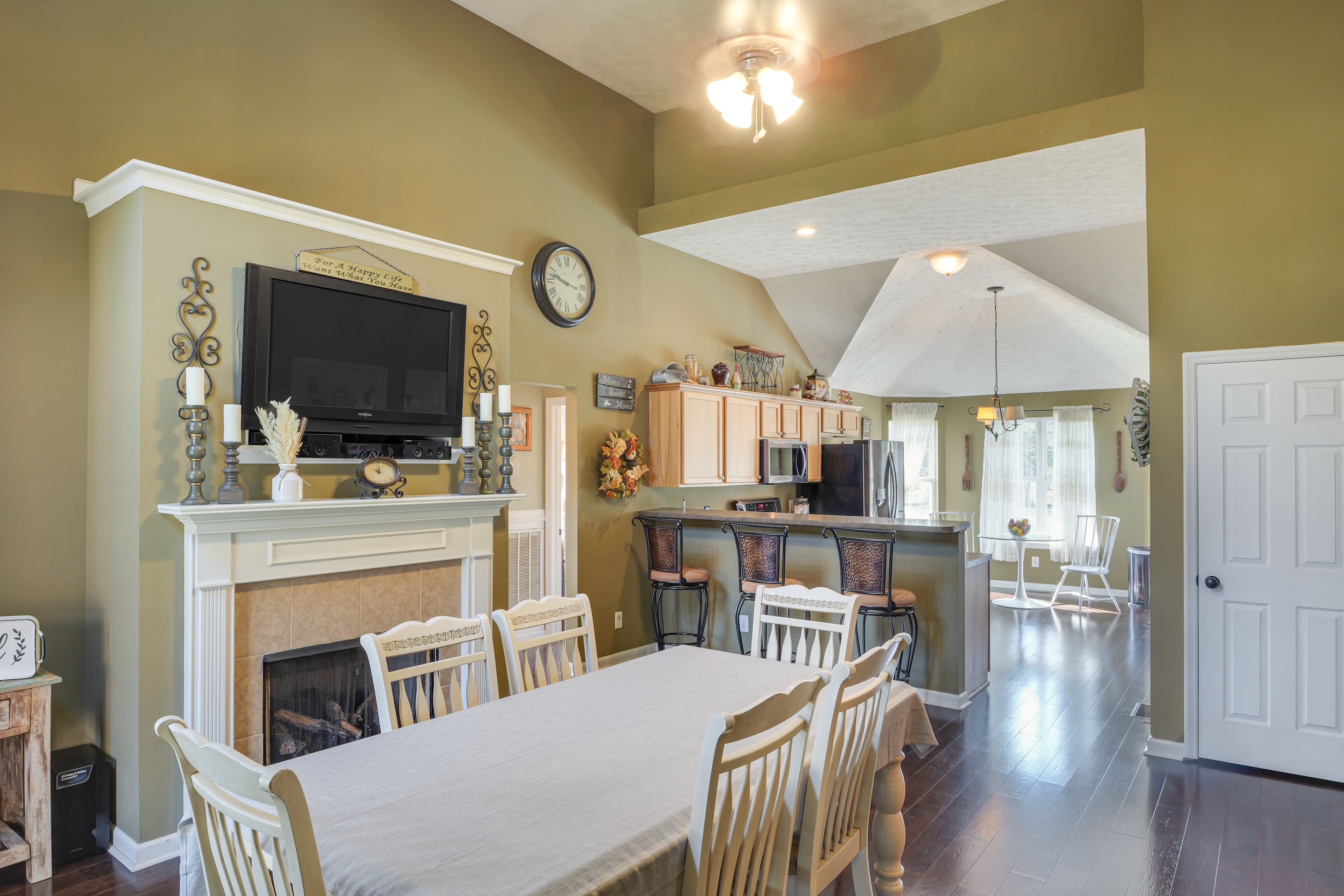 Dining Room | Indoor Fireplace | Full Kitchen