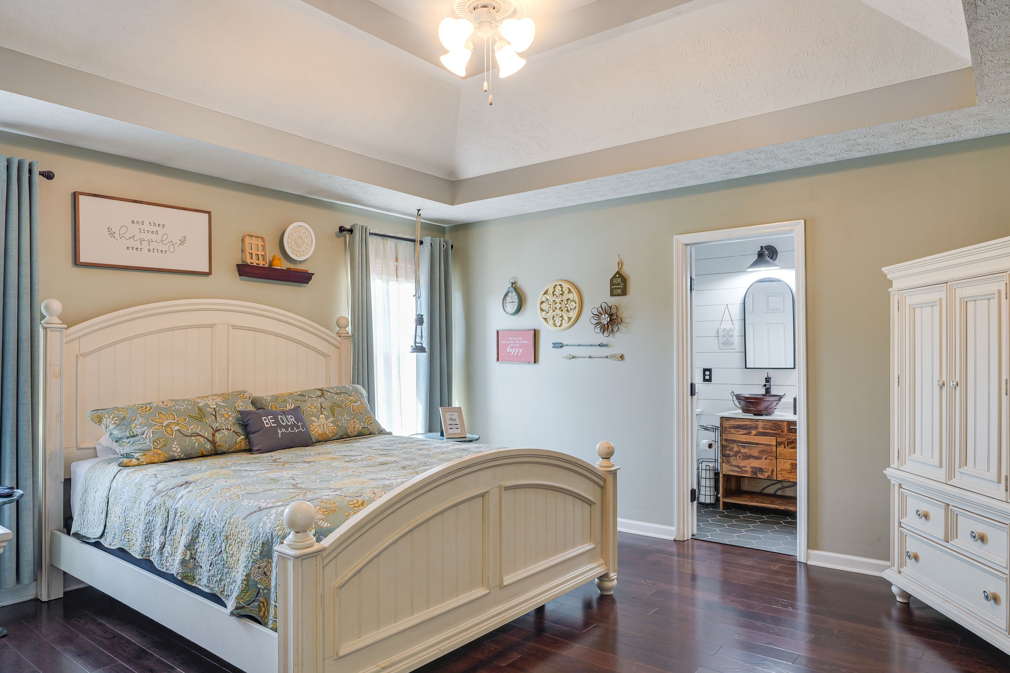 Bedroom 1 | King Bed | 1st Floor | En-Suite Bathroom
