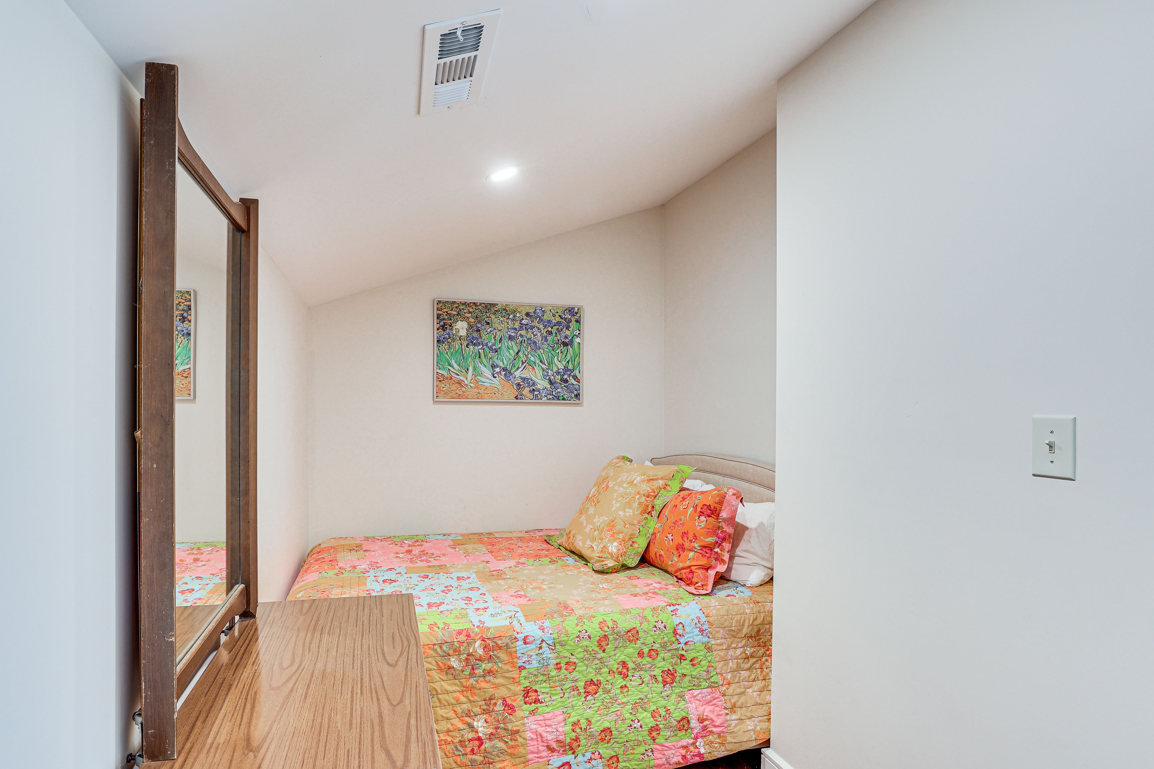 Bedroom 4 | Queen Bed | 2nd Floor