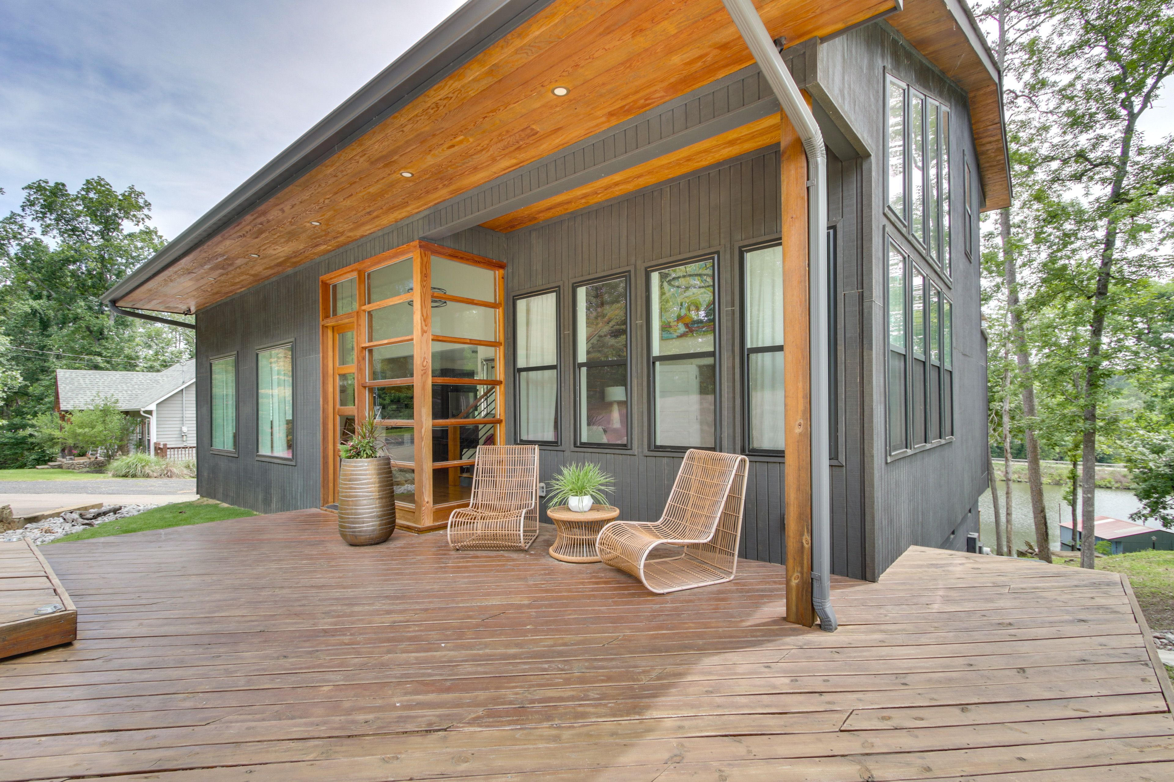 House Exterior | Furnished Porch