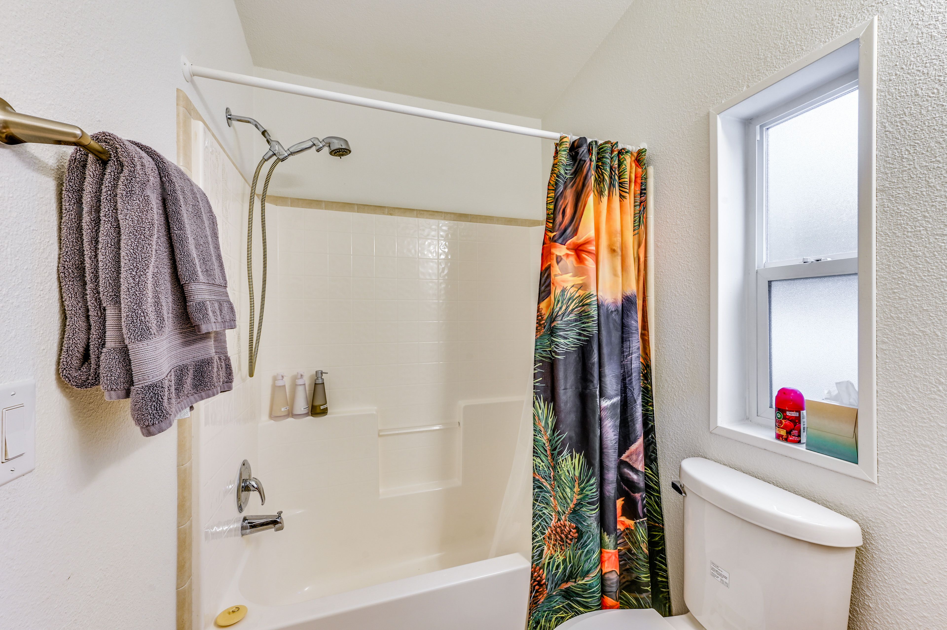 Full Bathroom | Complimentary Toiletries