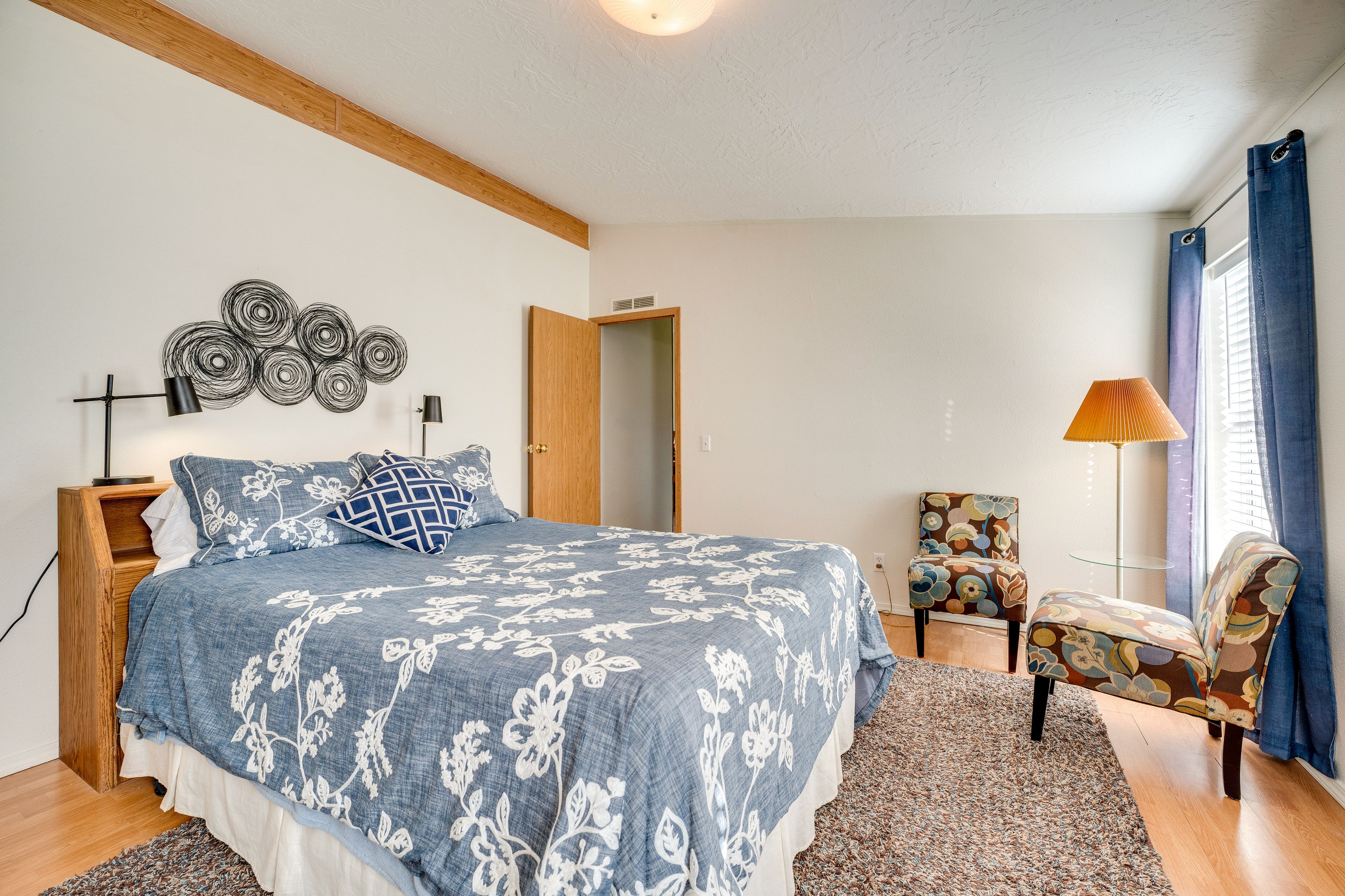 Bedroom 2 | Queen Bed