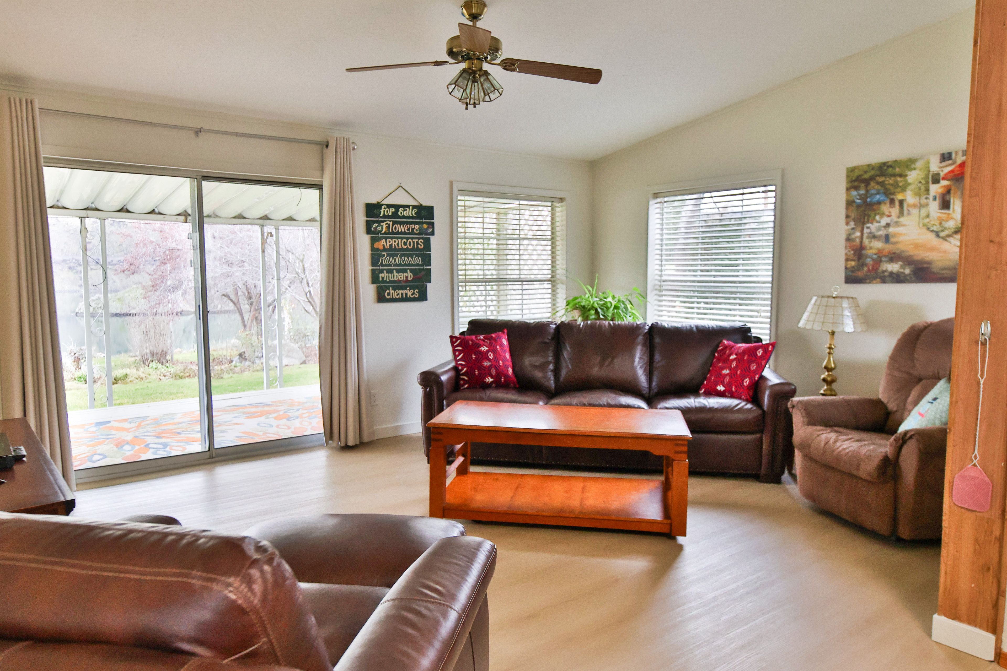 Living Room | Smart TV | Central A/C & Heating | Free WiFi