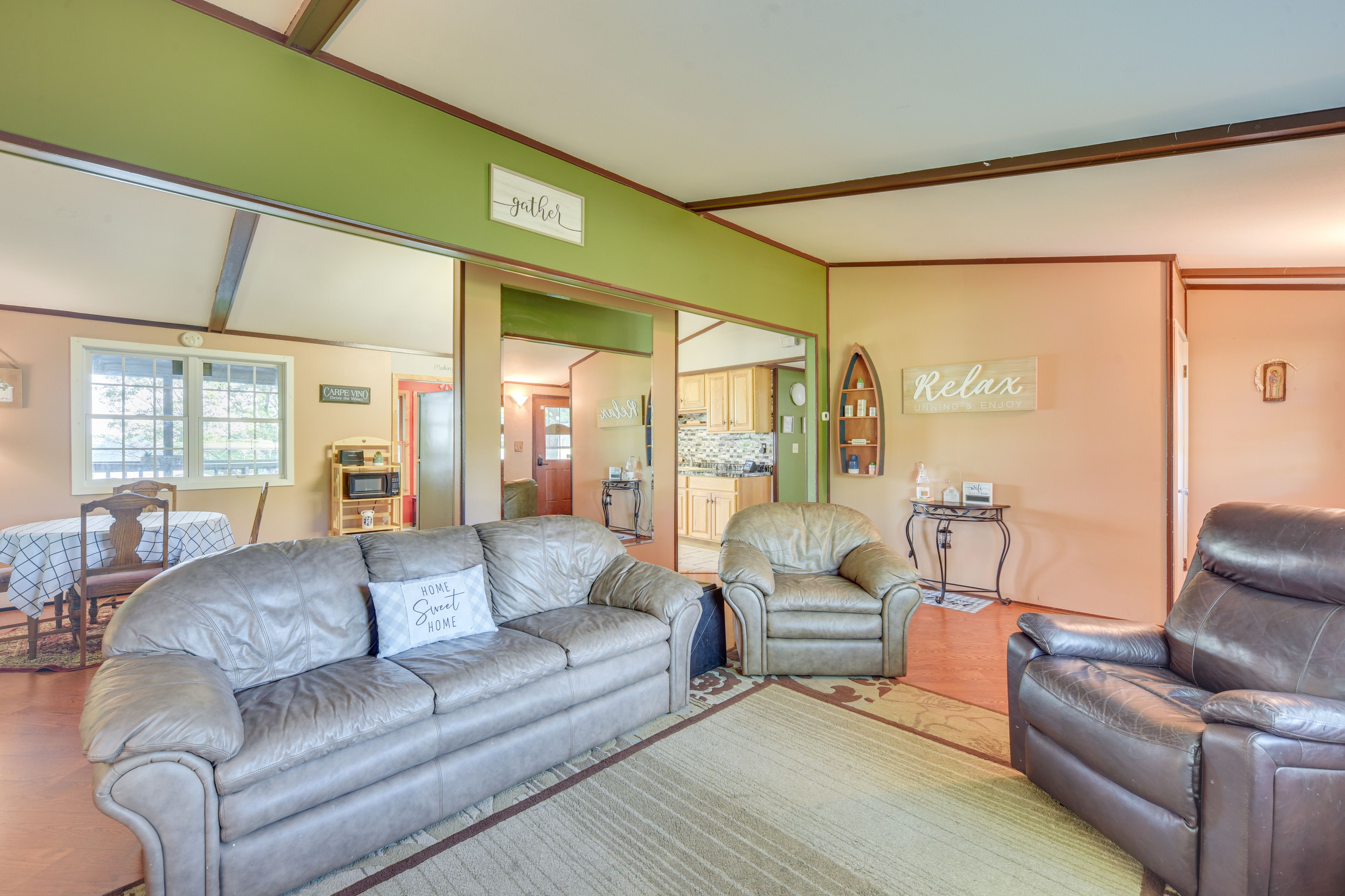 Living Room | Smart TV | Free WiFi