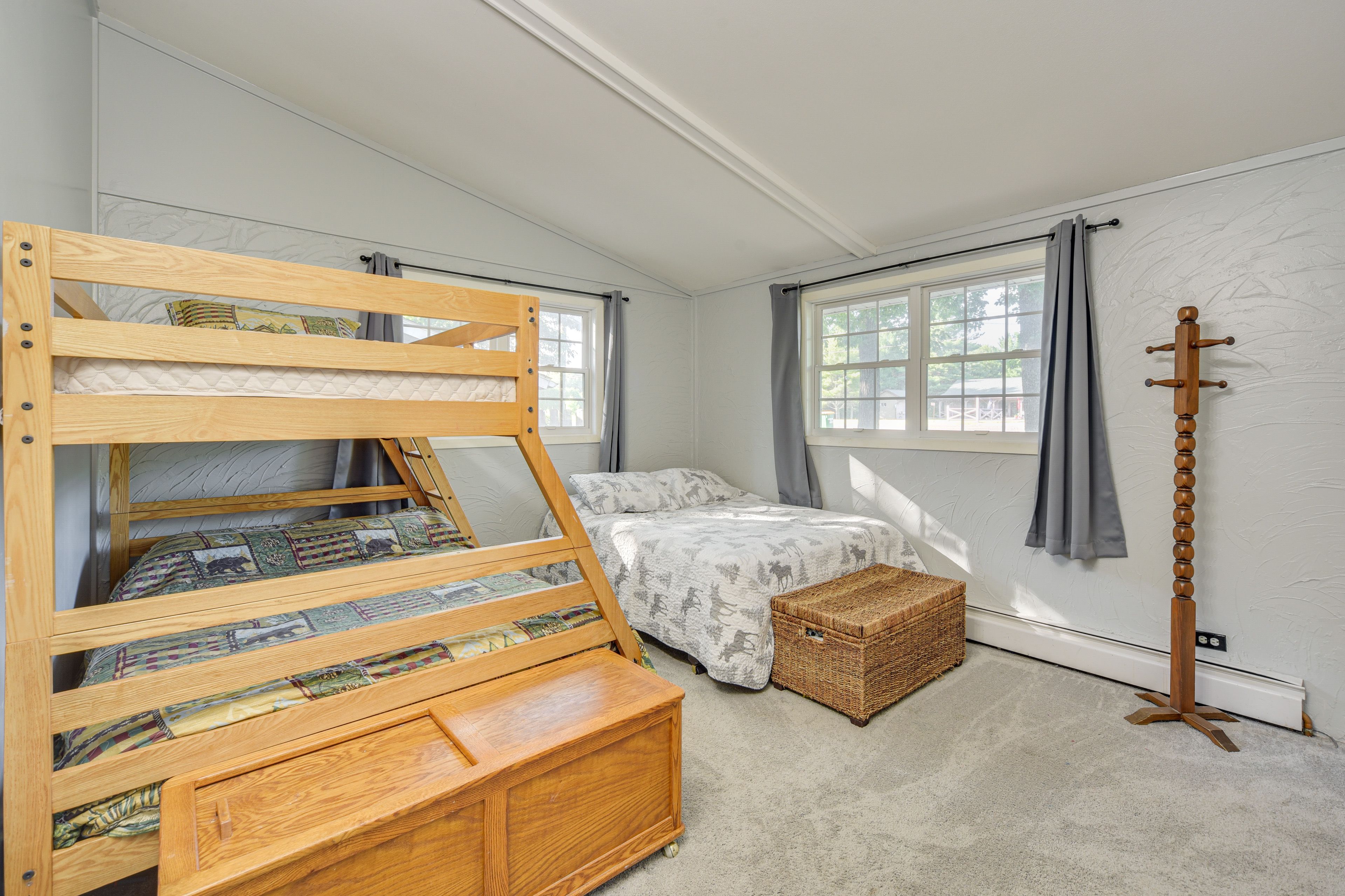Bedroom 2 | Twin/Queen Bunk Bed | Twin Bed | 1st Floor
