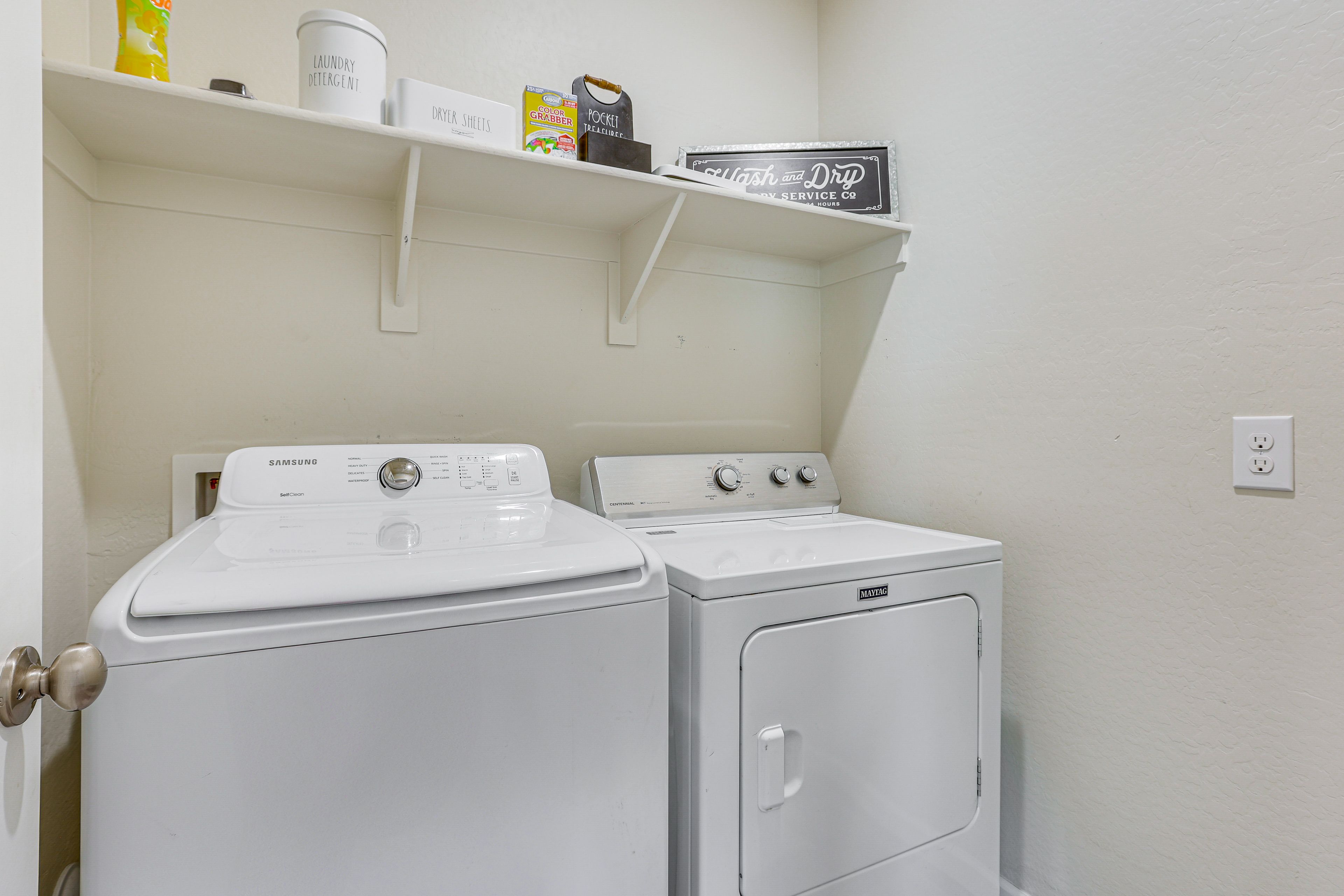 Laundry Room | Washer & Dryer
