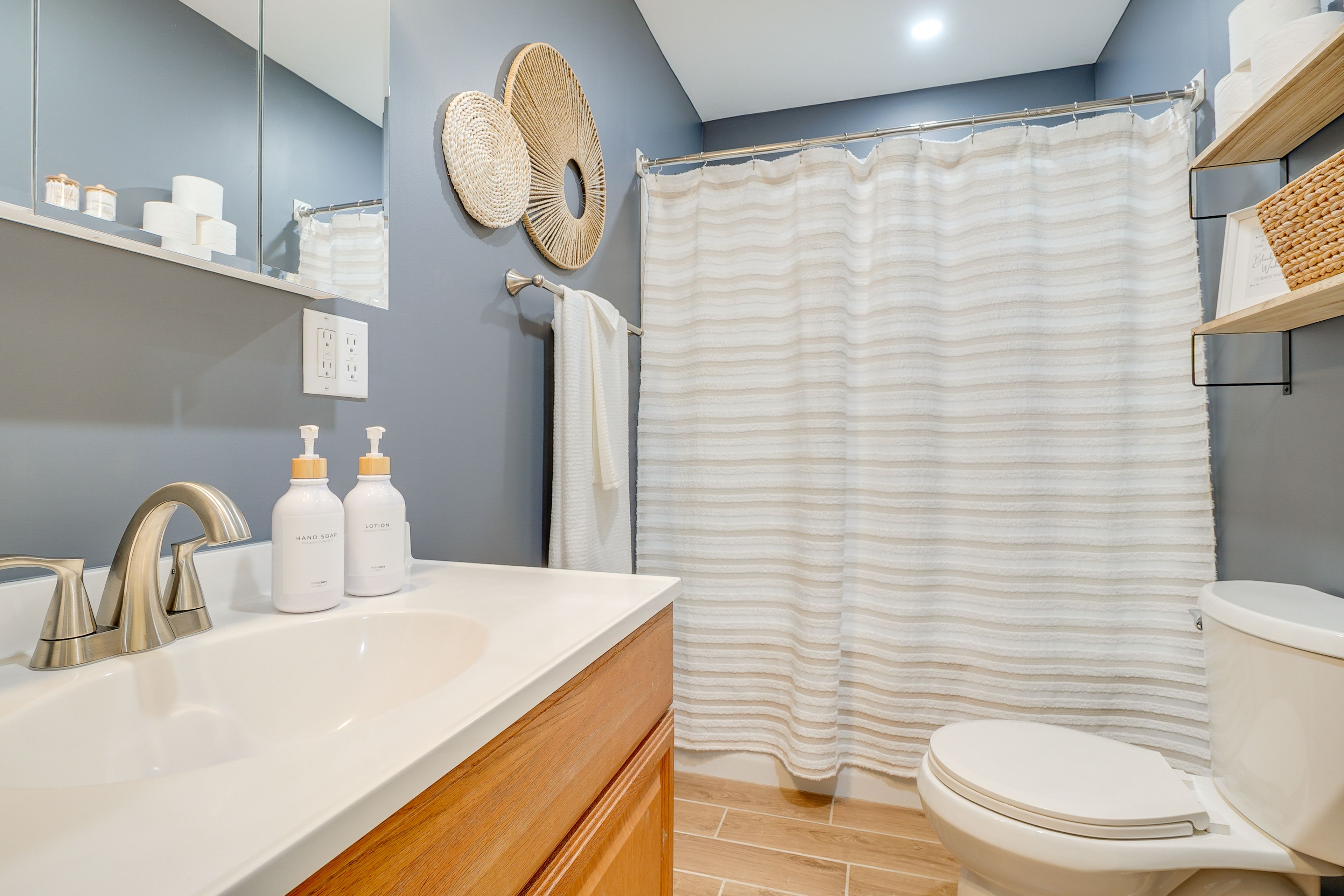 Full Bathroom | Complimentary Toiletries