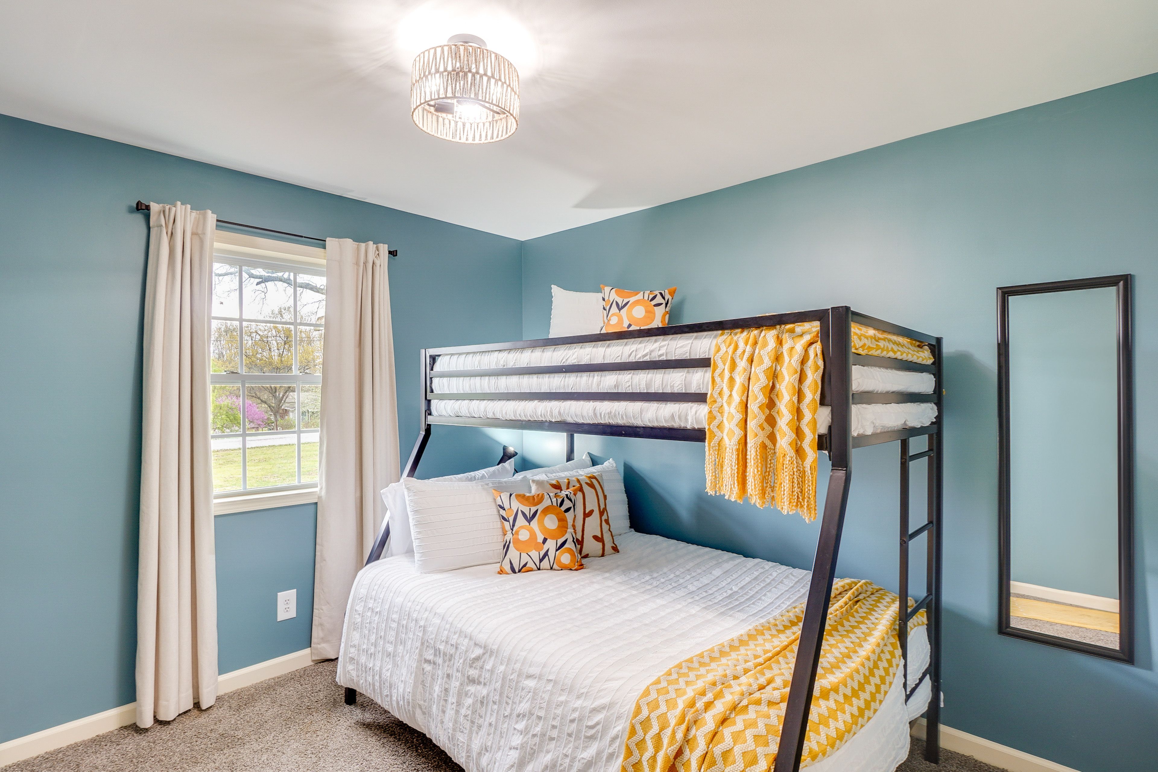 Bedroom 3 | Twin/Full Bunk Bed