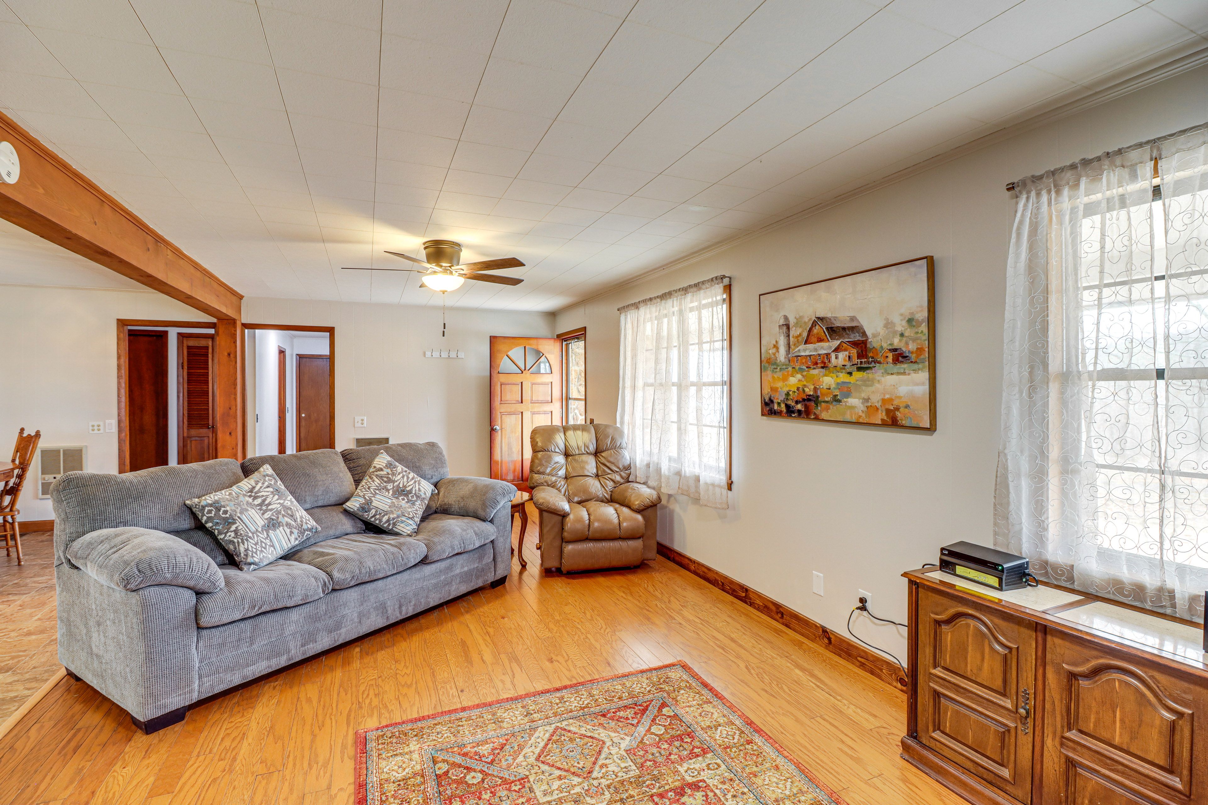 Onia Vacation Rental | 3BR | 2.5BA | 1,470 Sq Ft | Stairs Required