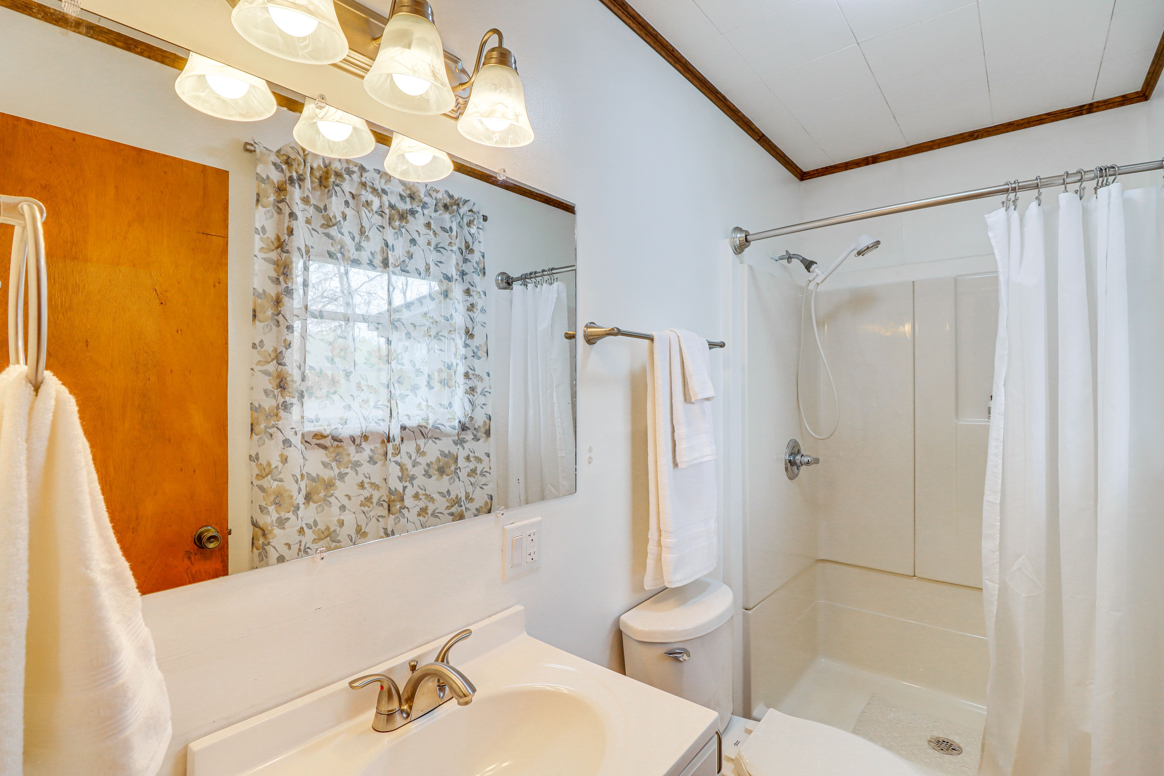 En-Suite Bathroom | Towels Provided | Complimentary Toiletries