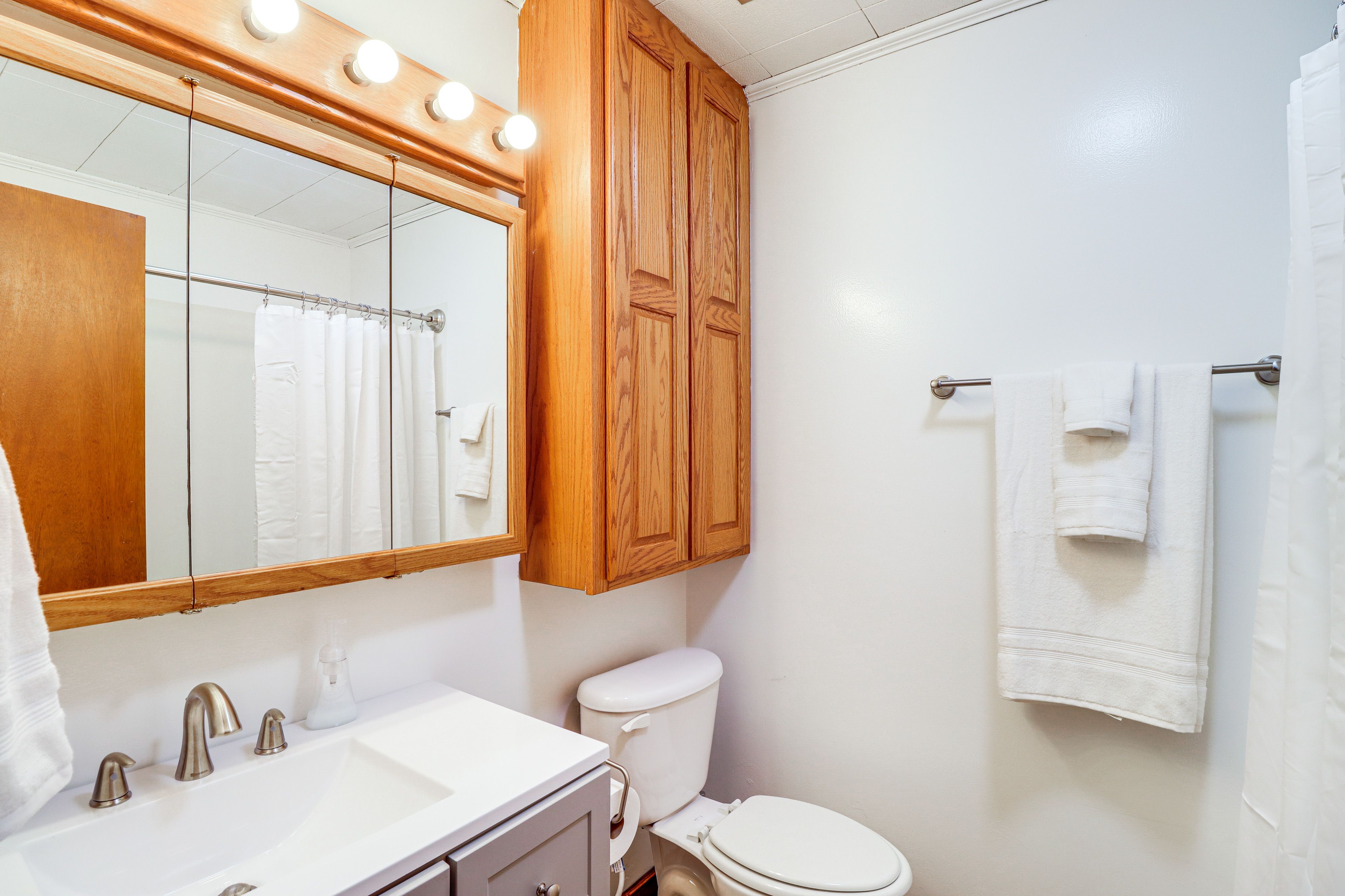 Full Bathroom