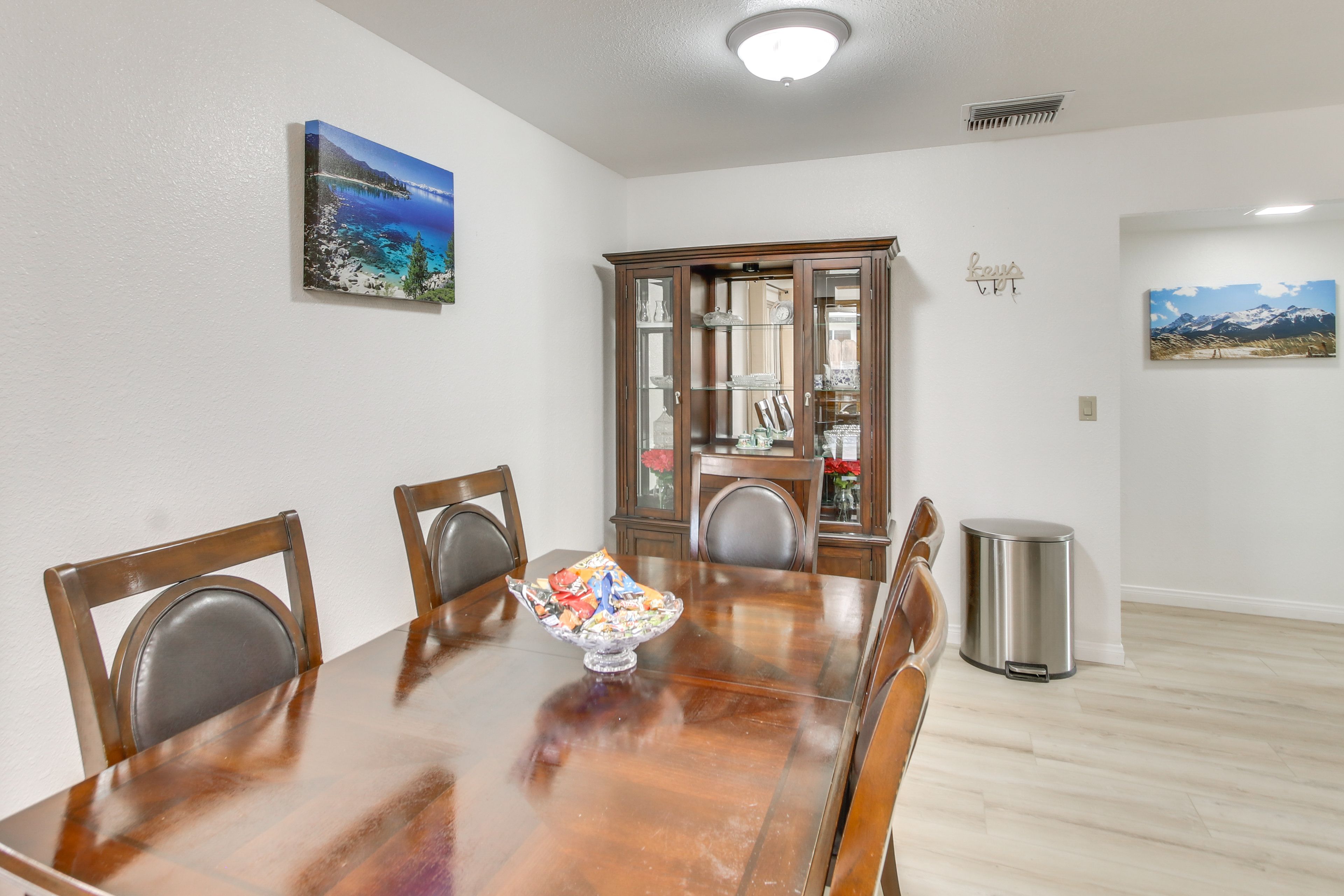 Dining Area | Dishware/Flatware Provided