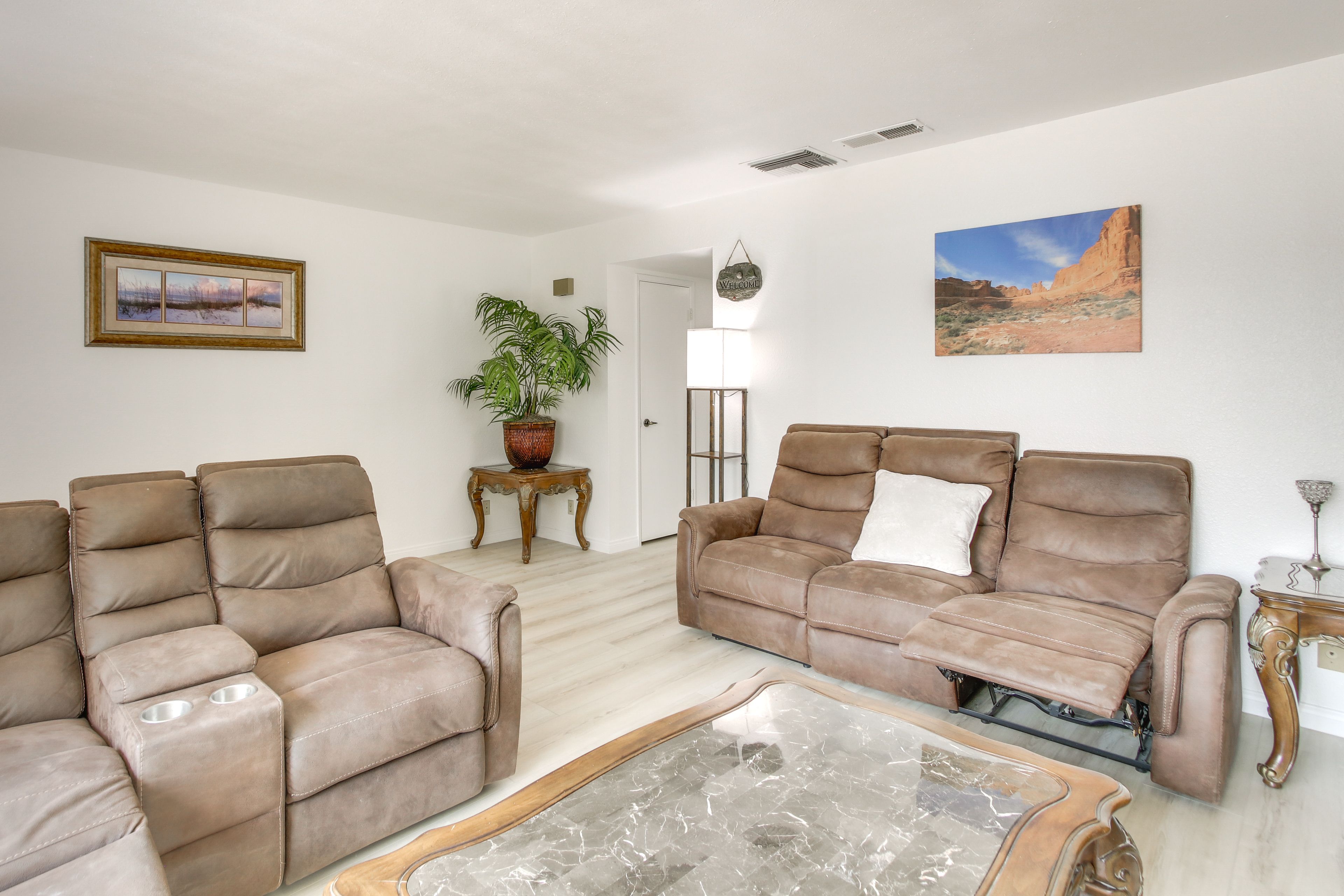 Living Room | Smart TV | Gas Fireplace