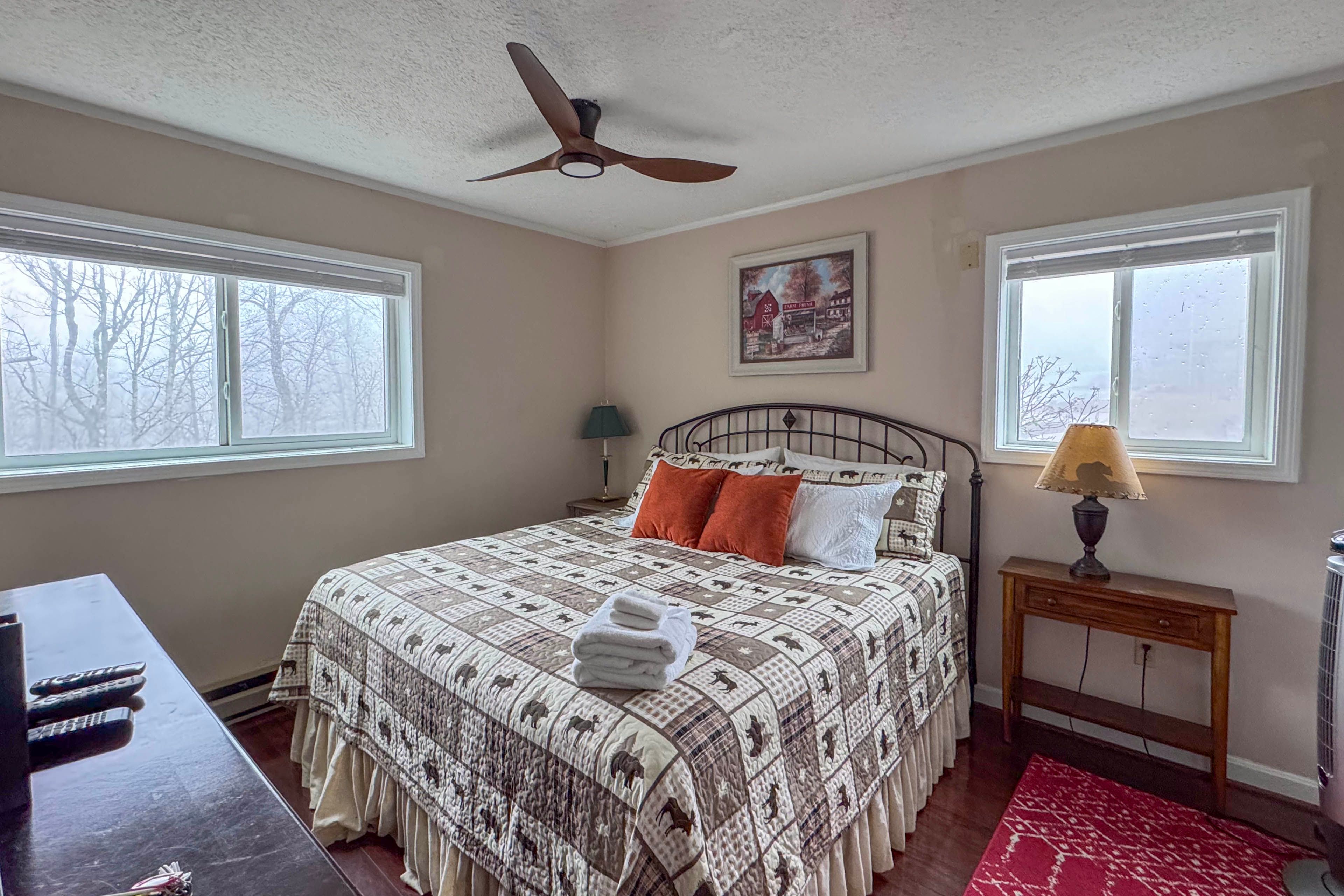 Bedroom 1 | King Bed | Linens Provided | En-Suite Bathroom