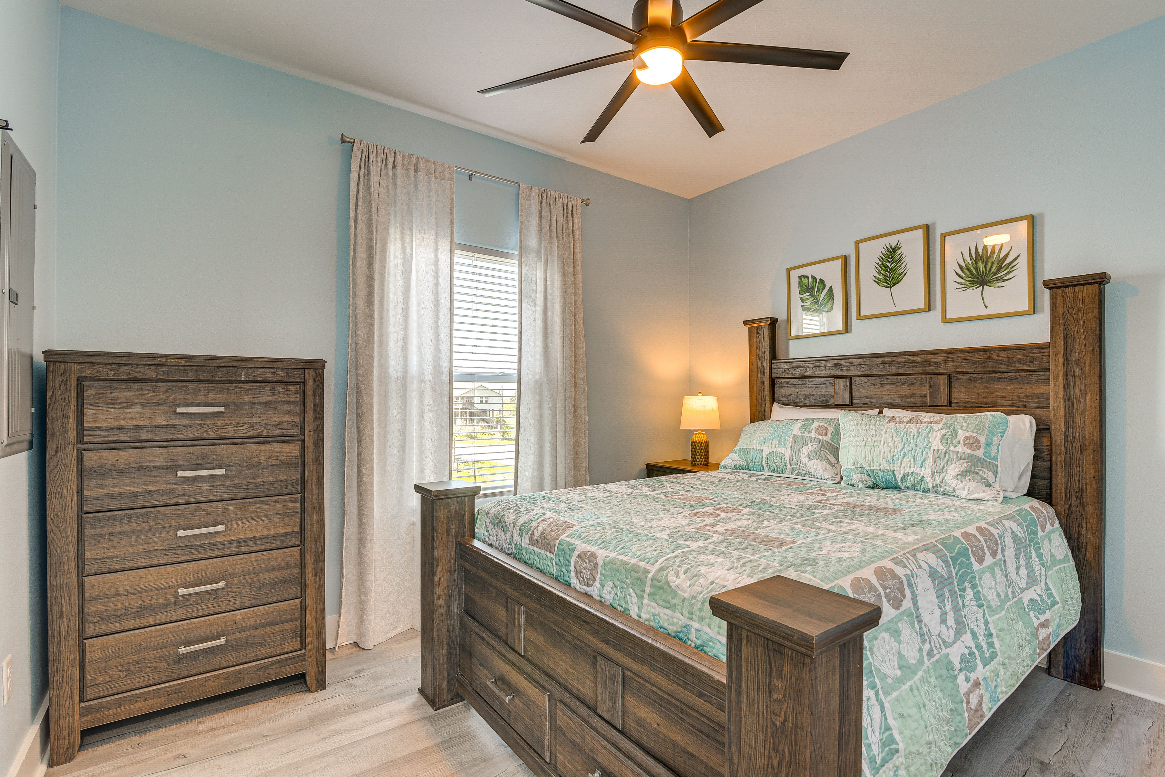 Bedroom 2 | Queen Bed