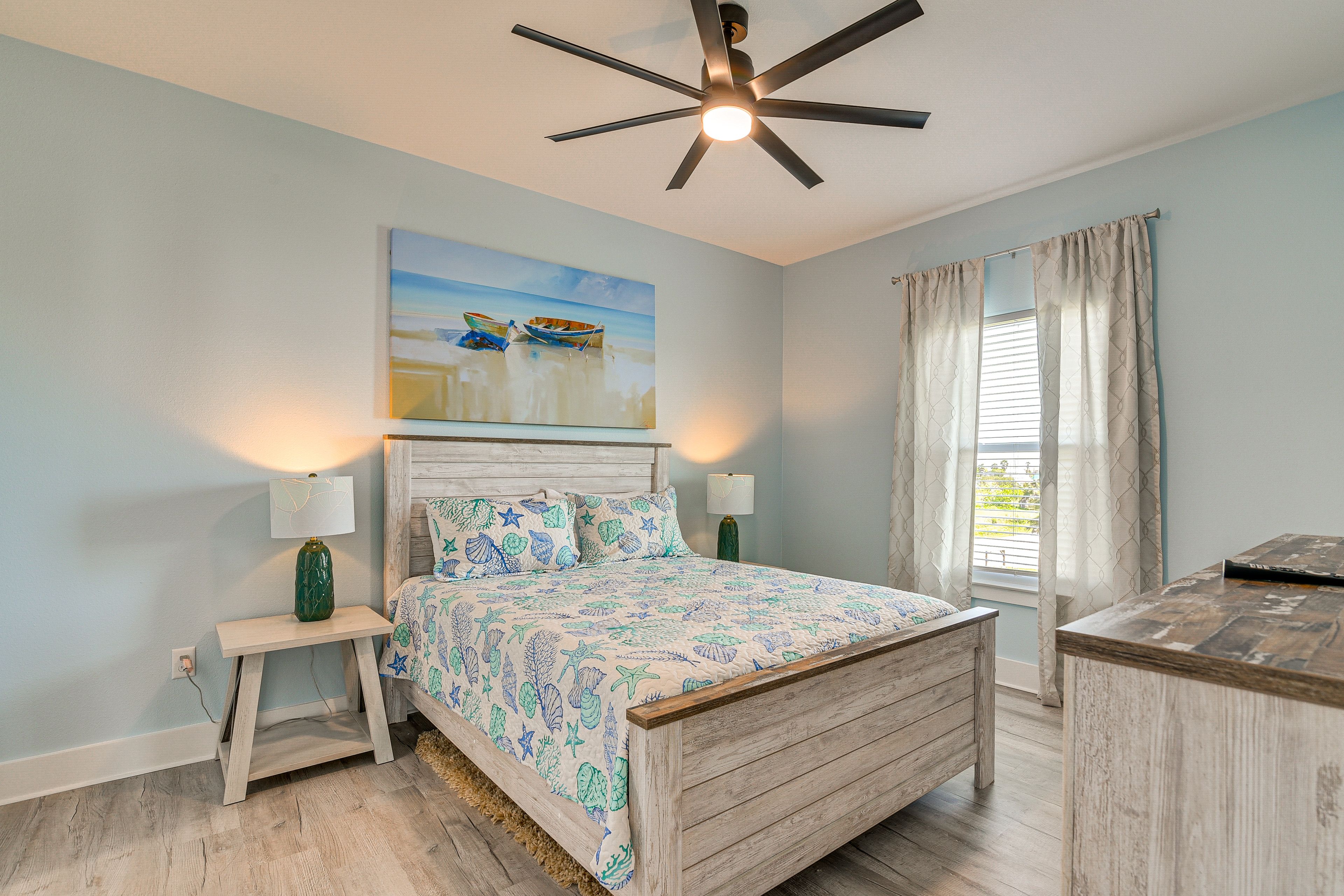 Bedroom 1 | Queen Bed