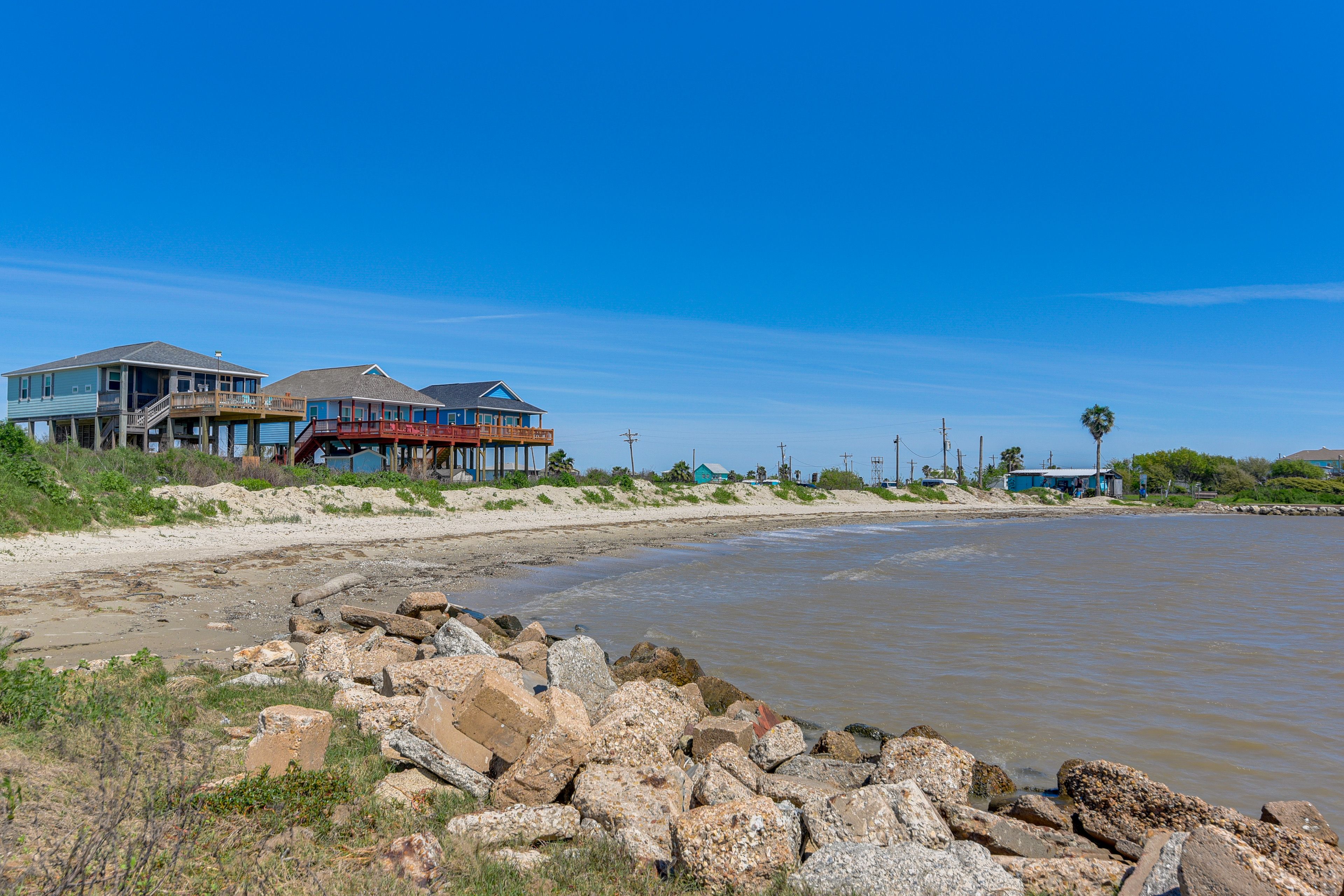 Beach Access | Walking Distance to Pilsner Boat Ramp & North Jetty