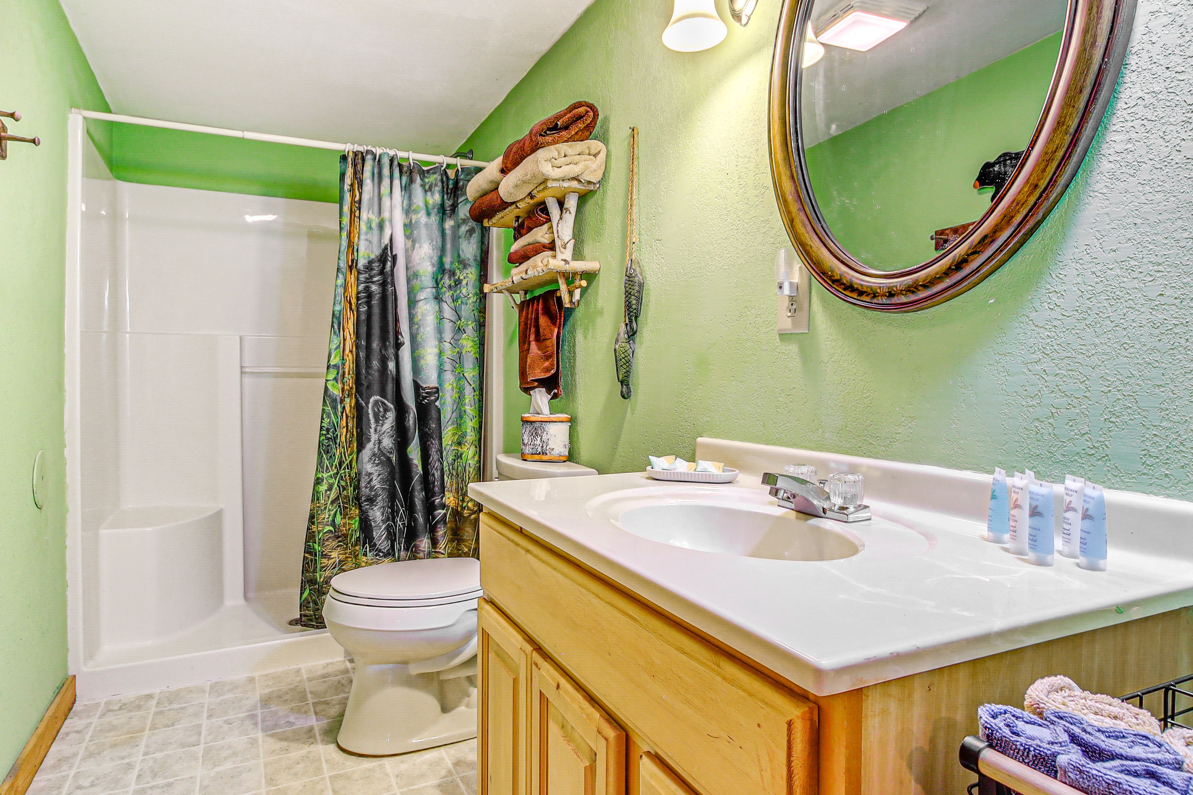 Full Bathroom | Towels Provided | Basement