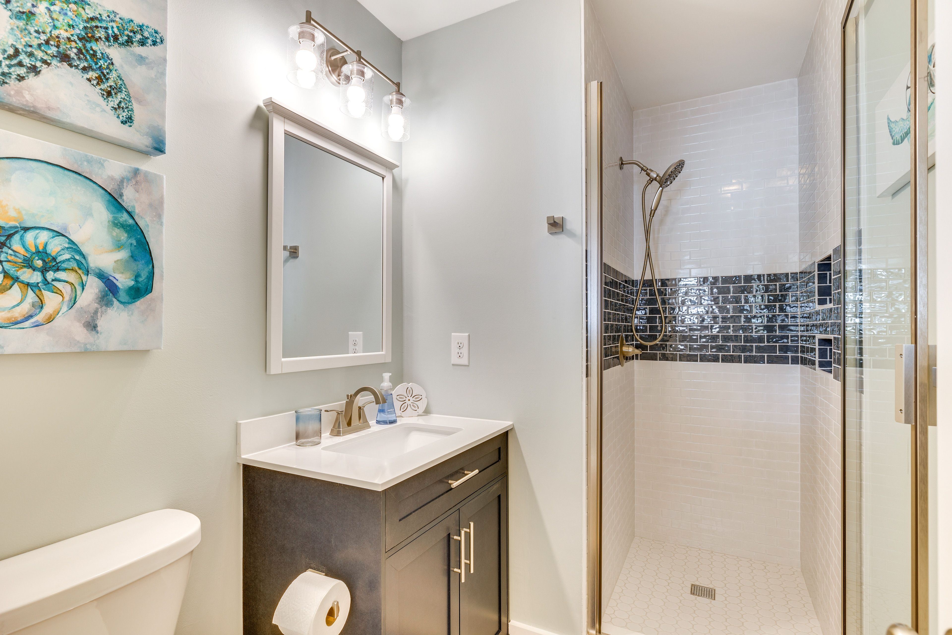 Full Bathroom | 1st Floor