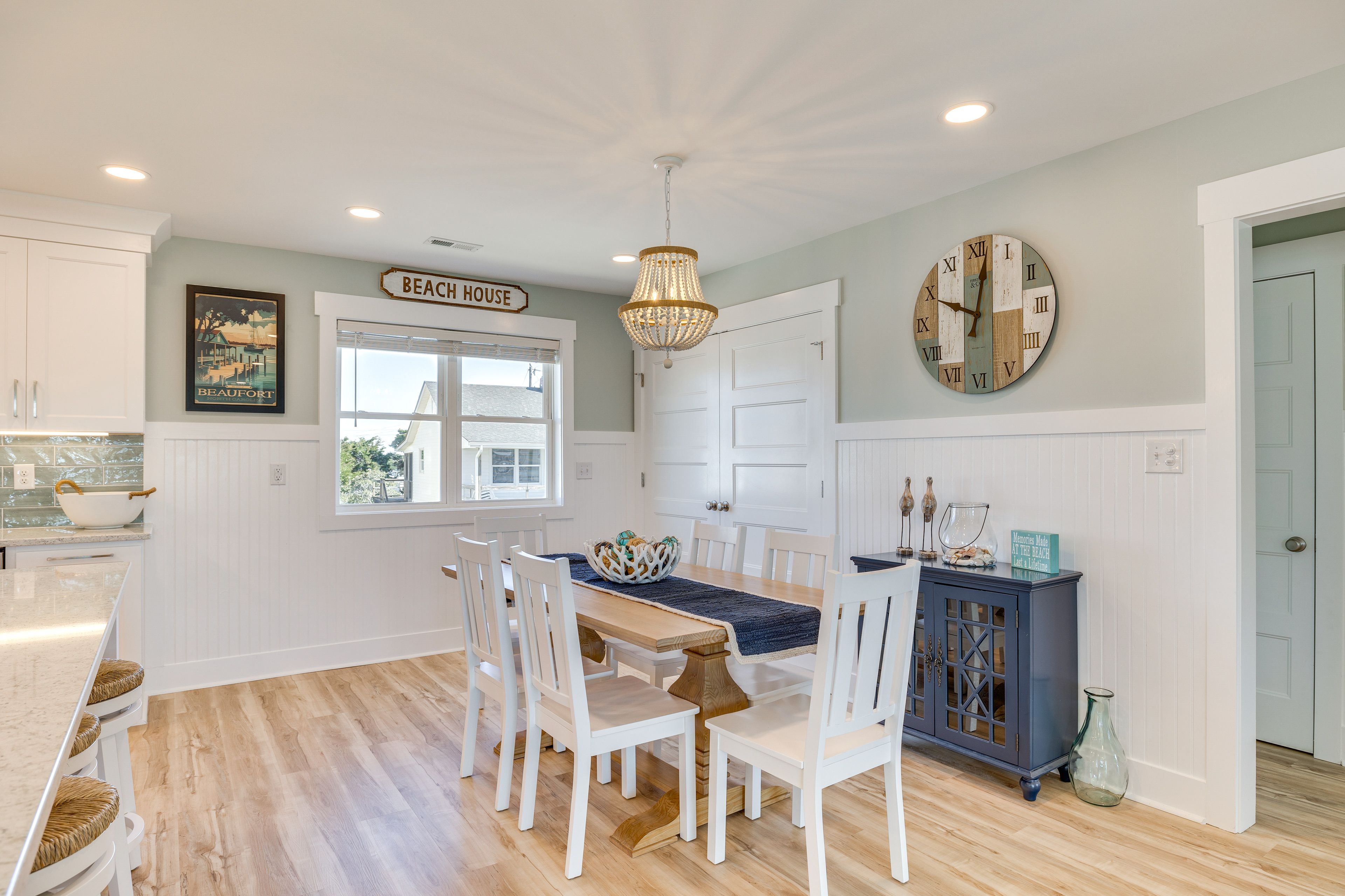 Dining Area | Dishware/Flatware Provided | 2nd Floor