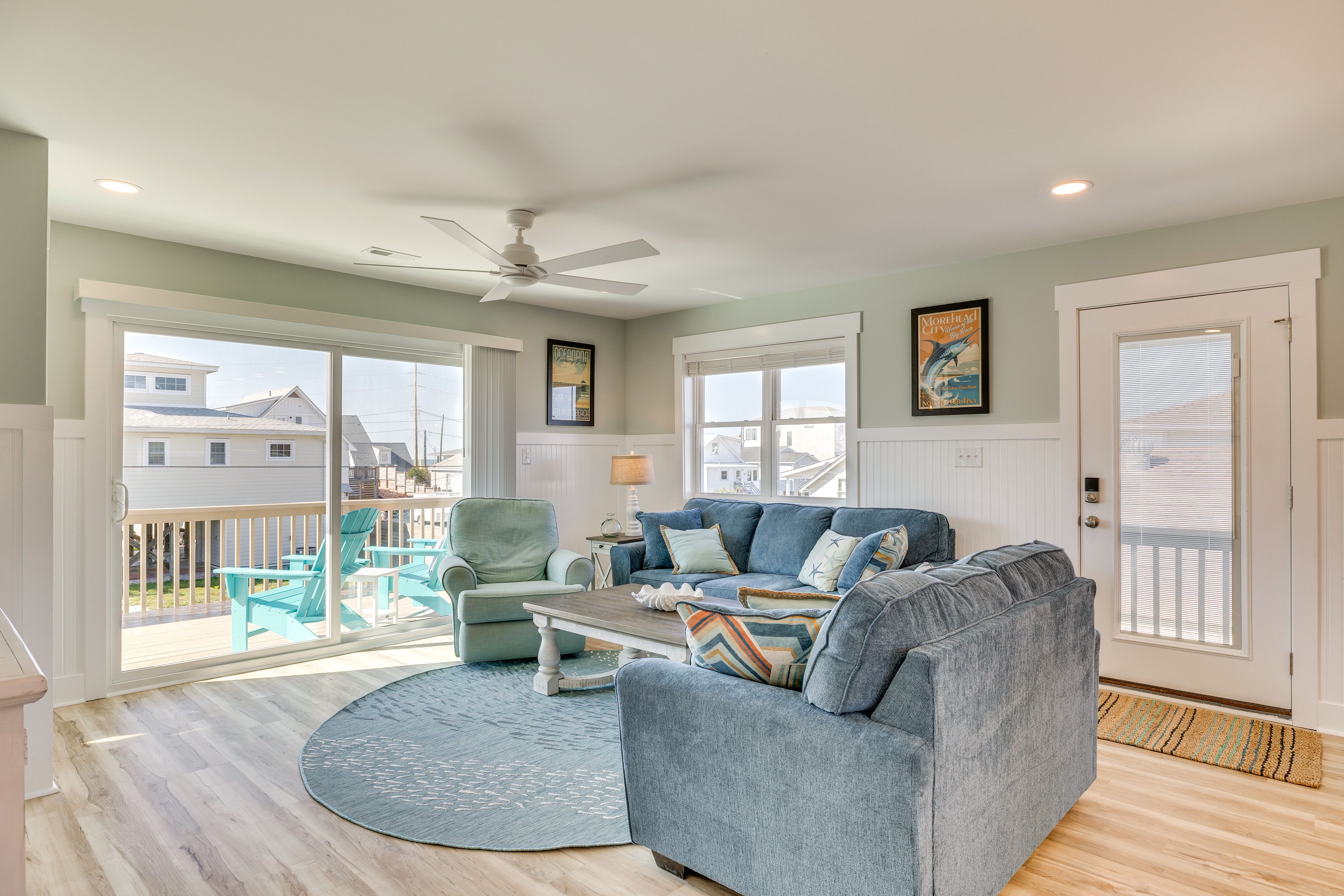 Living Room | Flat-Screen TV | Access to Deck | 2nd Floor