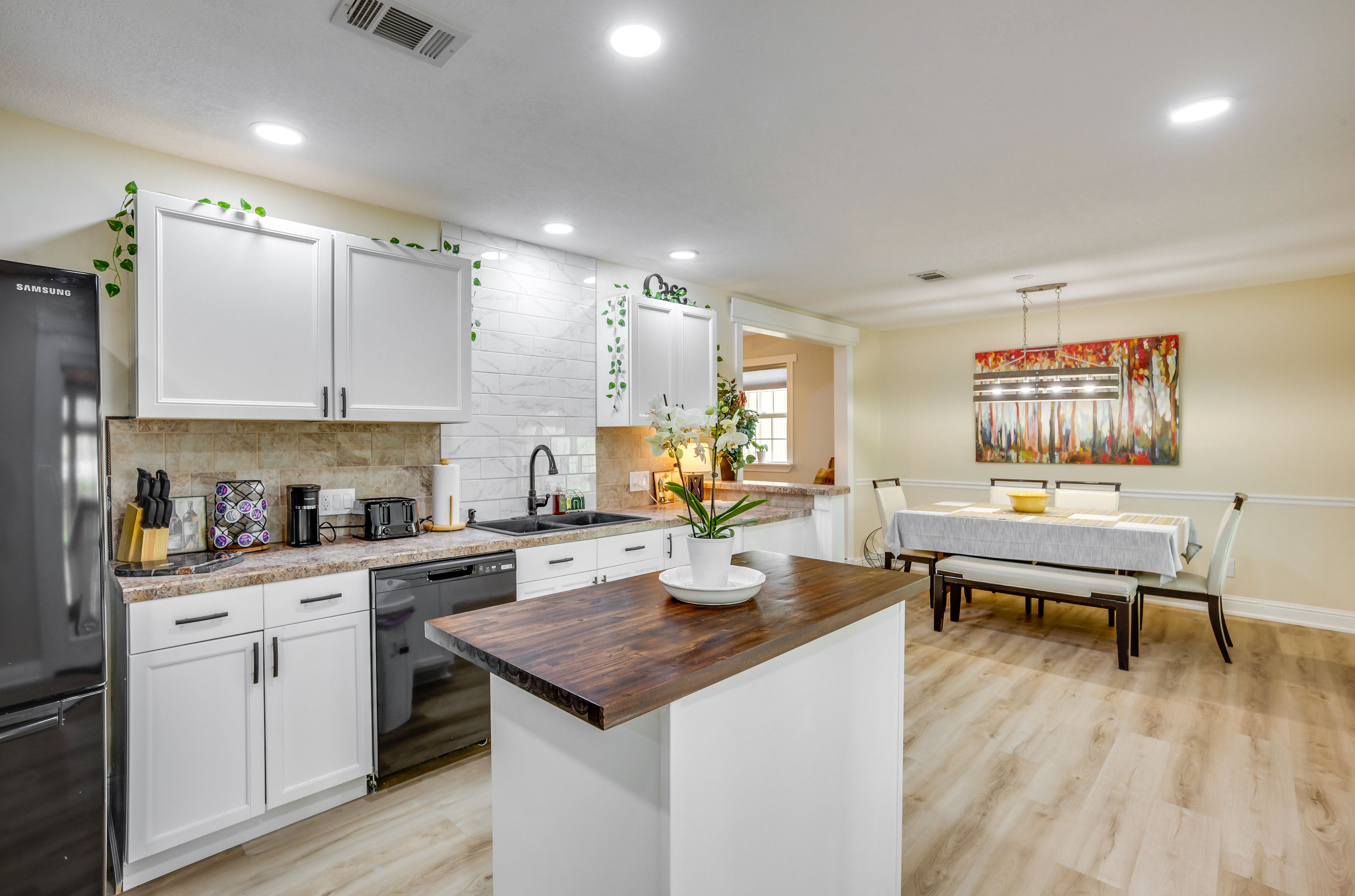 Kitchen | 1st Floor | Single-Serve Coffee Maker | Spices | Dishwasher