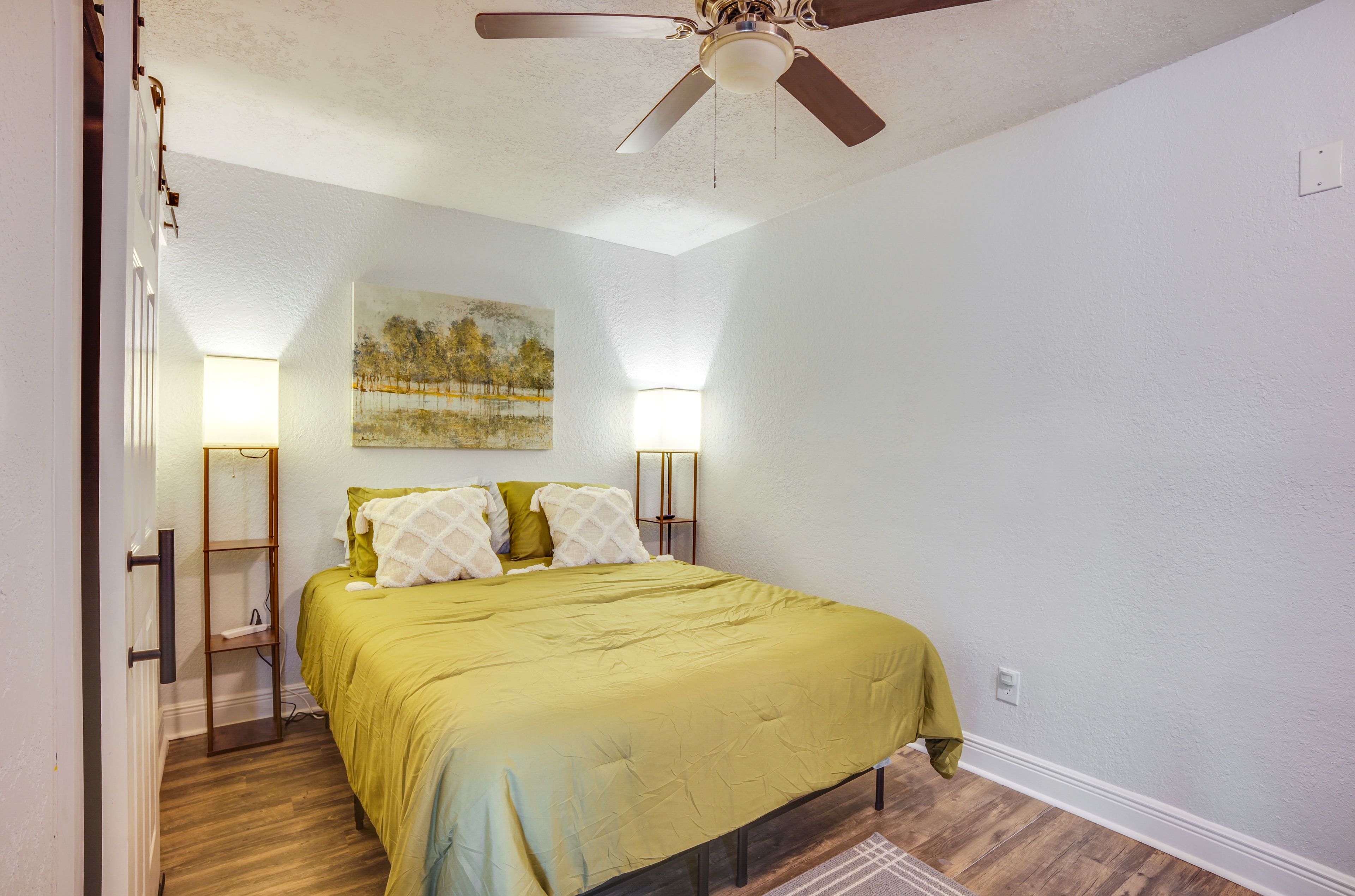 Studio | Sleeping Area | Queen Bed | Linens Provided | Smart TV