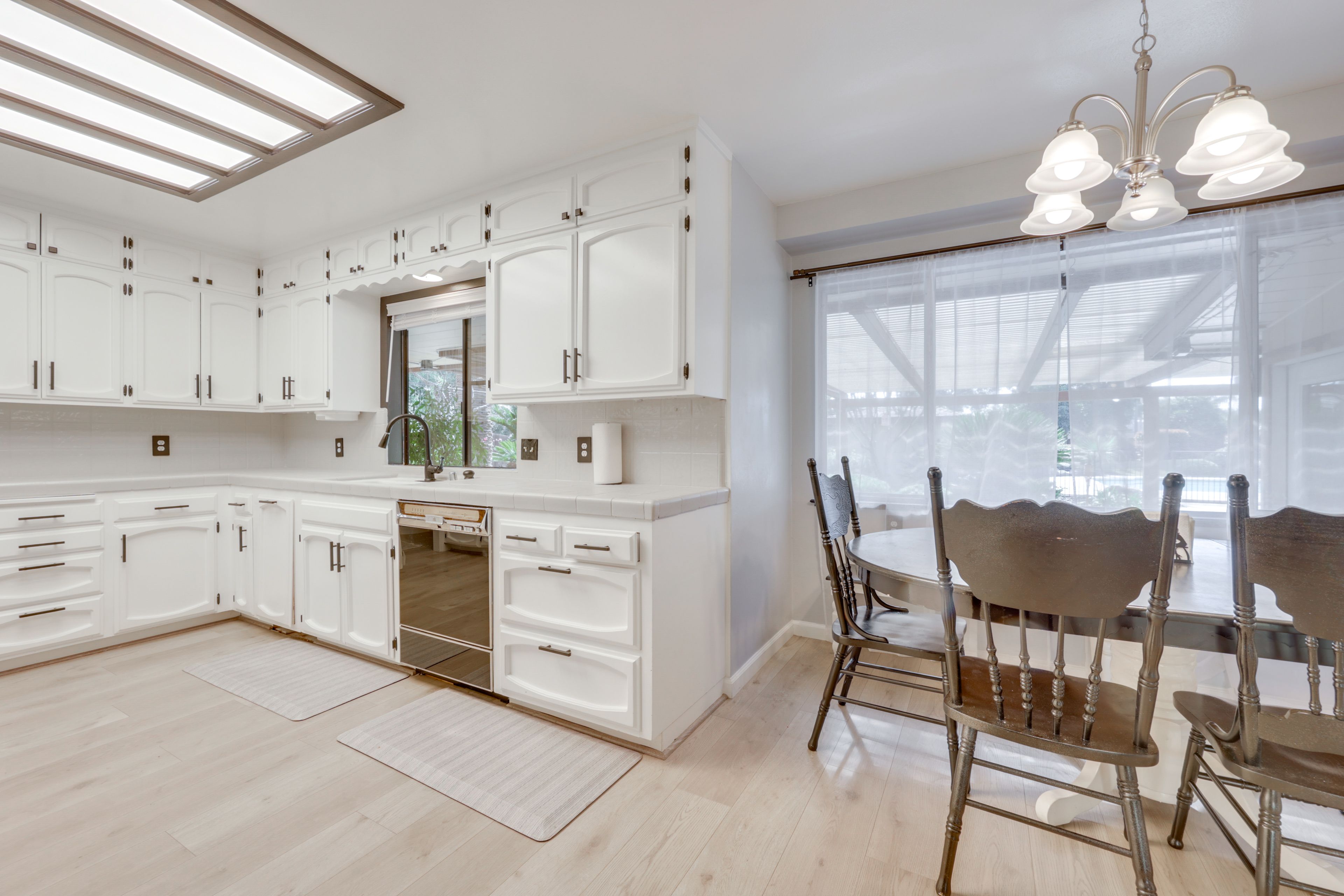 Kitchen | Drip Coffee Maker | Dishware & Flatware Provided | Cooking Basics