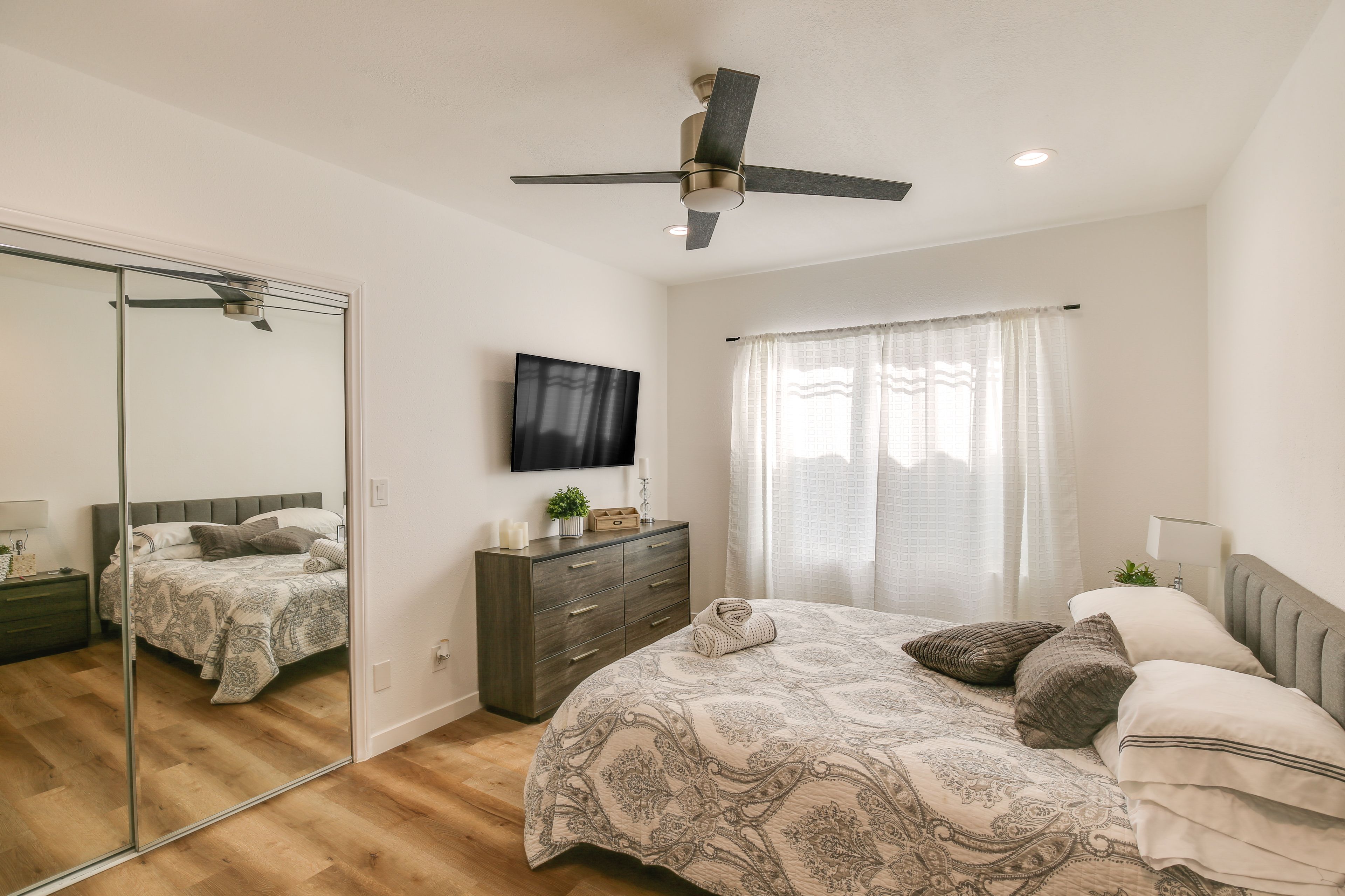 Bedroom 1 | Queen Bed | Smart TV | Linens Provided