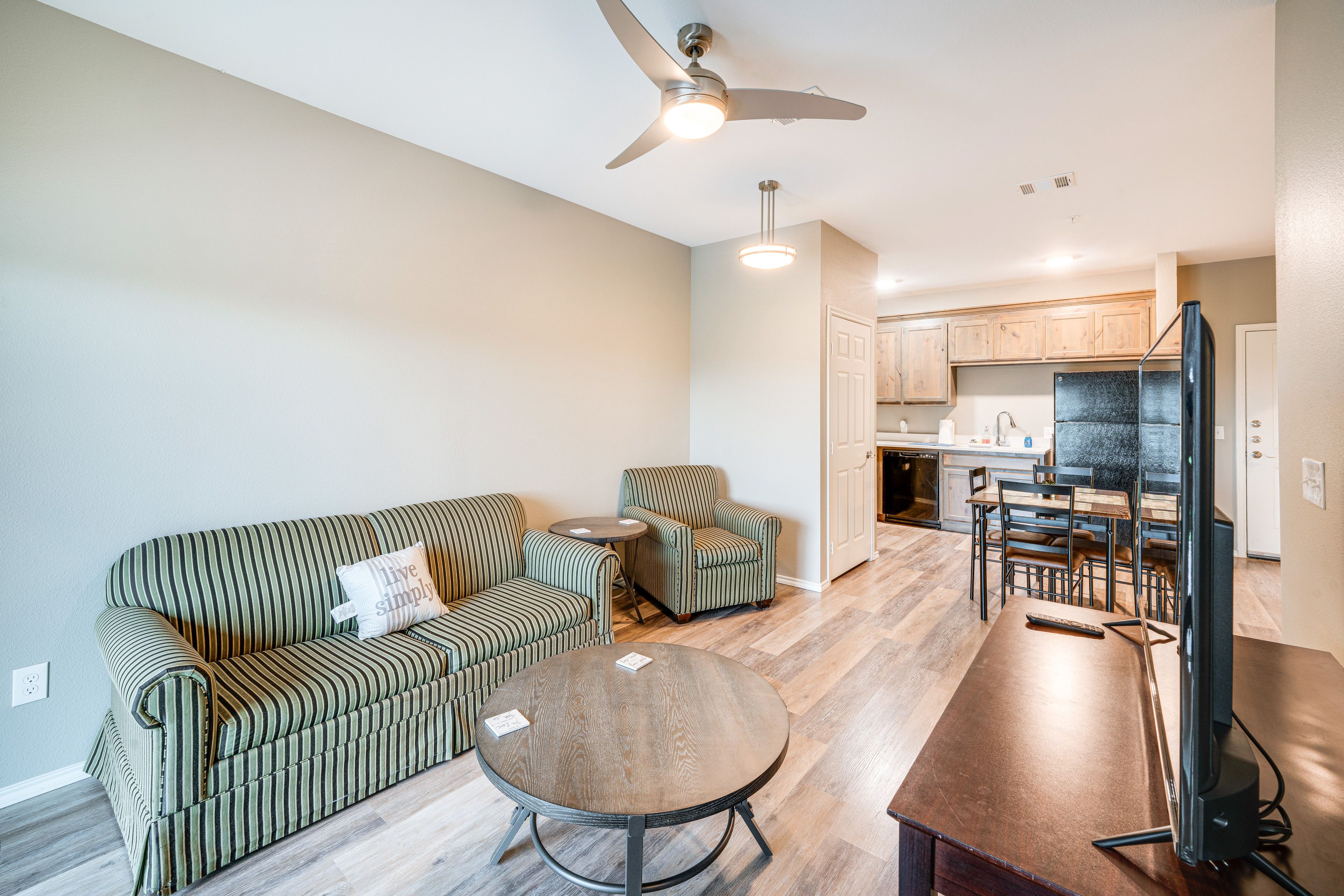 Bonham Vacation Rental | 1BR | 1BA | 738 Sq Ft | Stairs Required