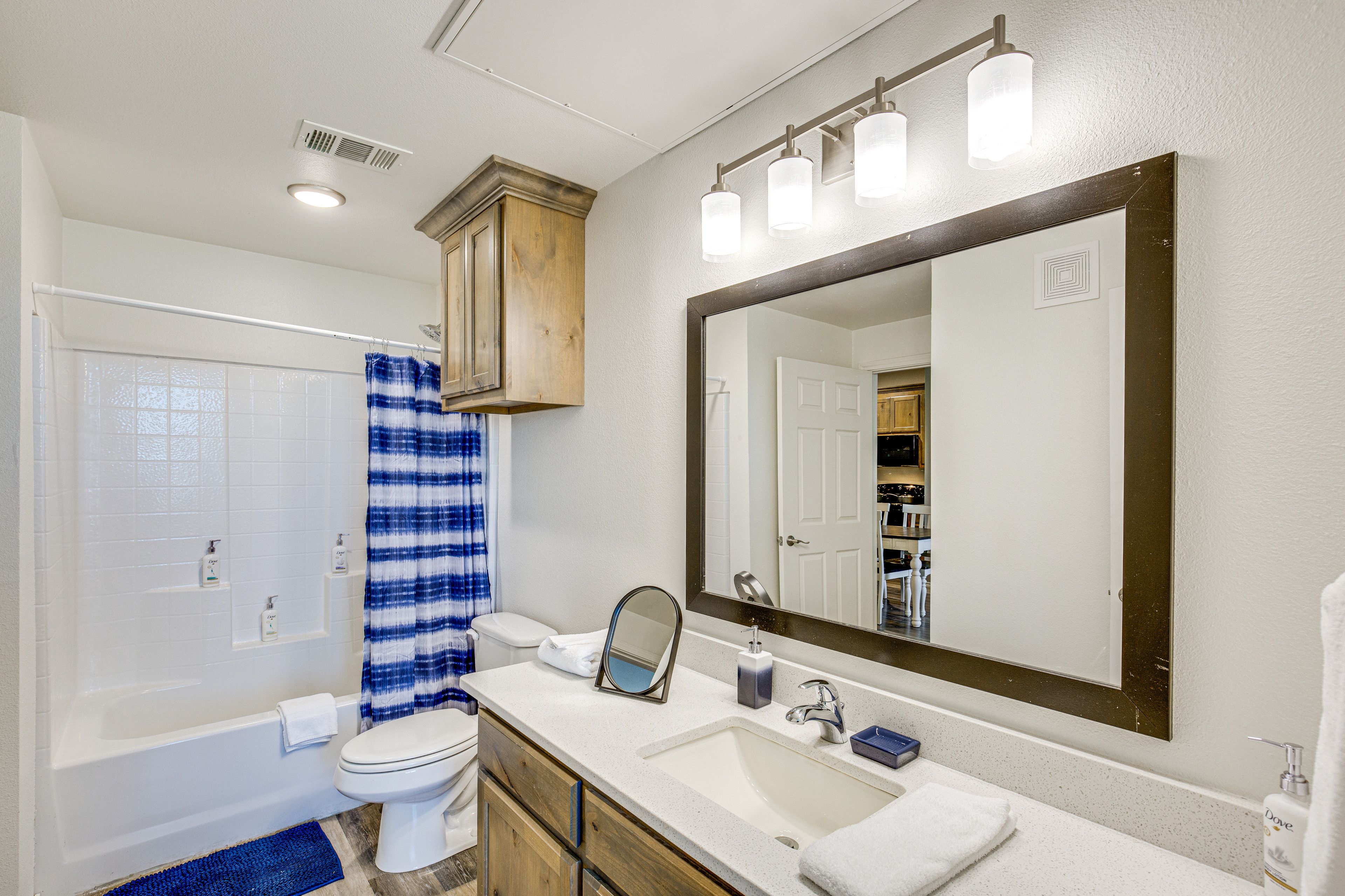 Full Bathroom | Linens & Towels Provided