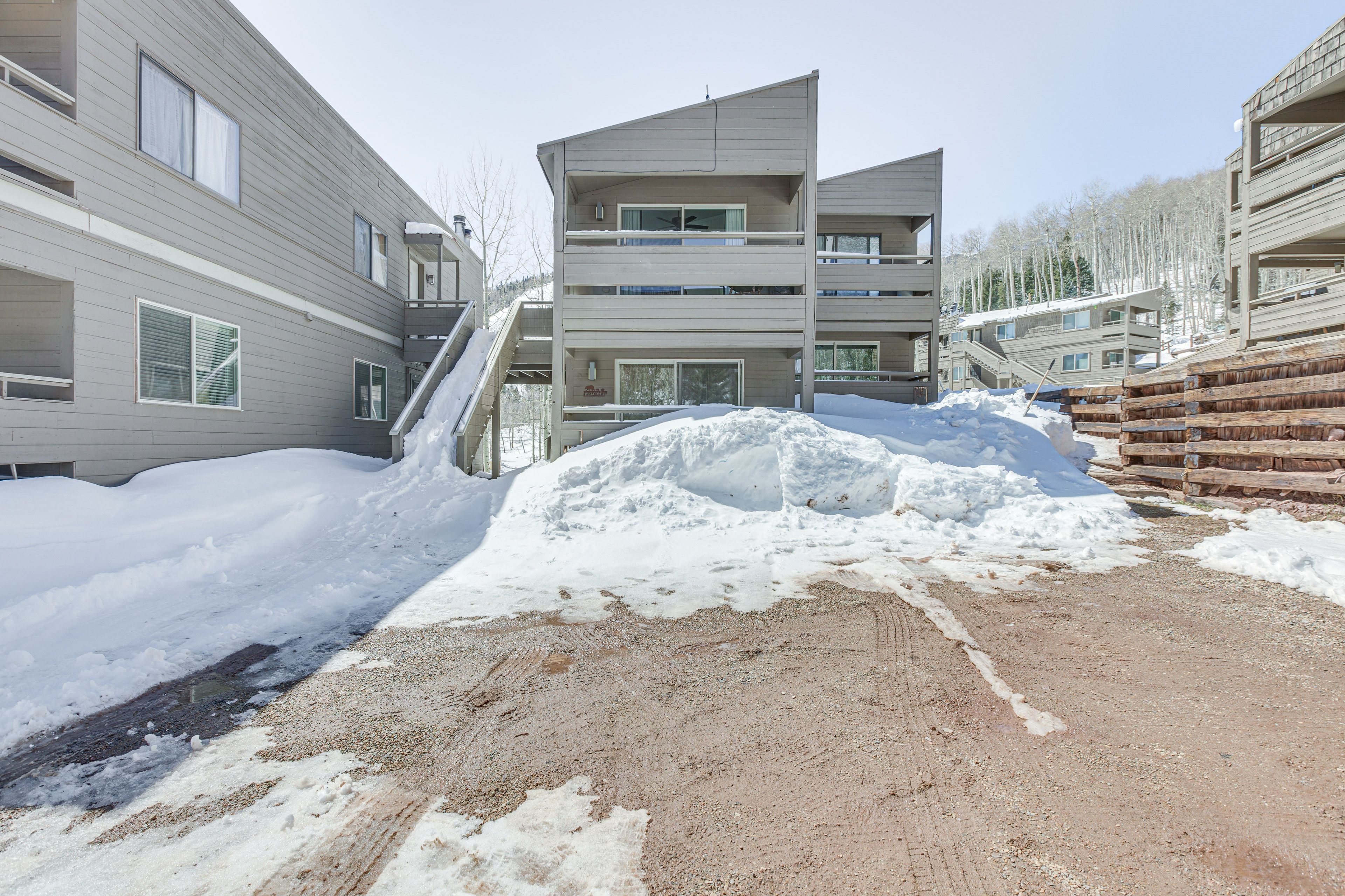 Parking | Driveway (2 Vehicles)