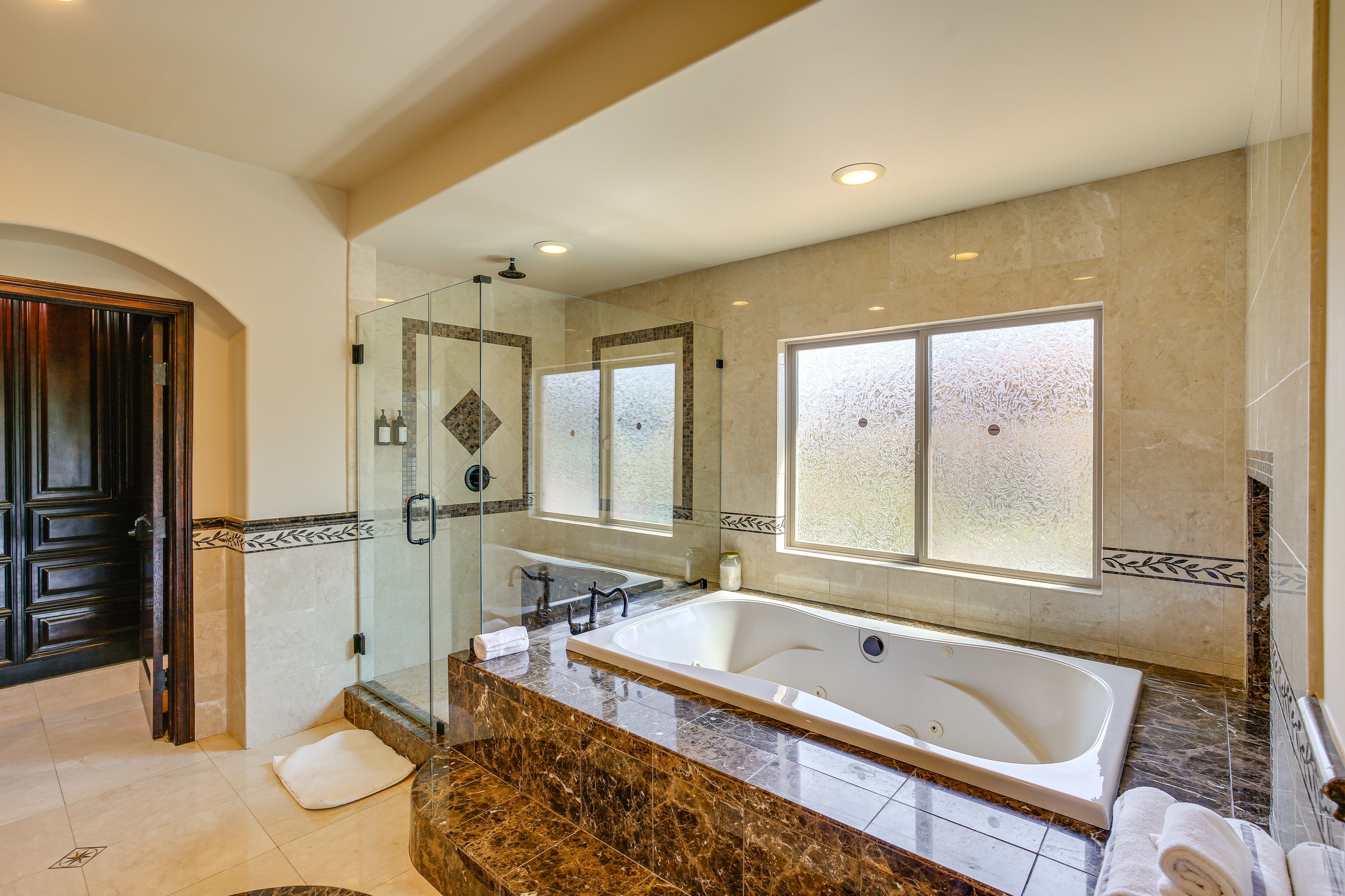 Full Bathroom | Complimentary Toiletries | Towels Provided | 2nd Floor