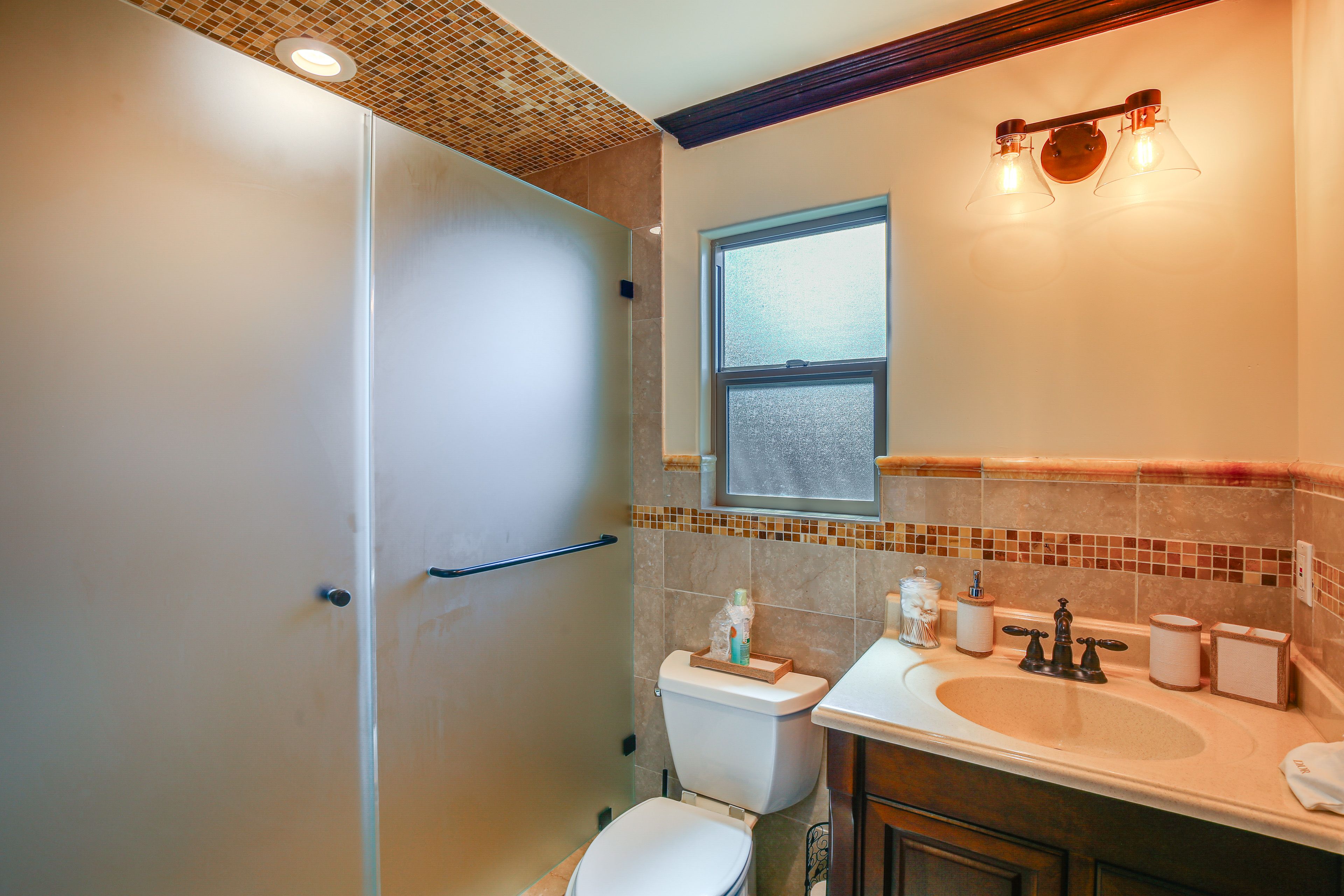 Detached Studio | Full Bathroom