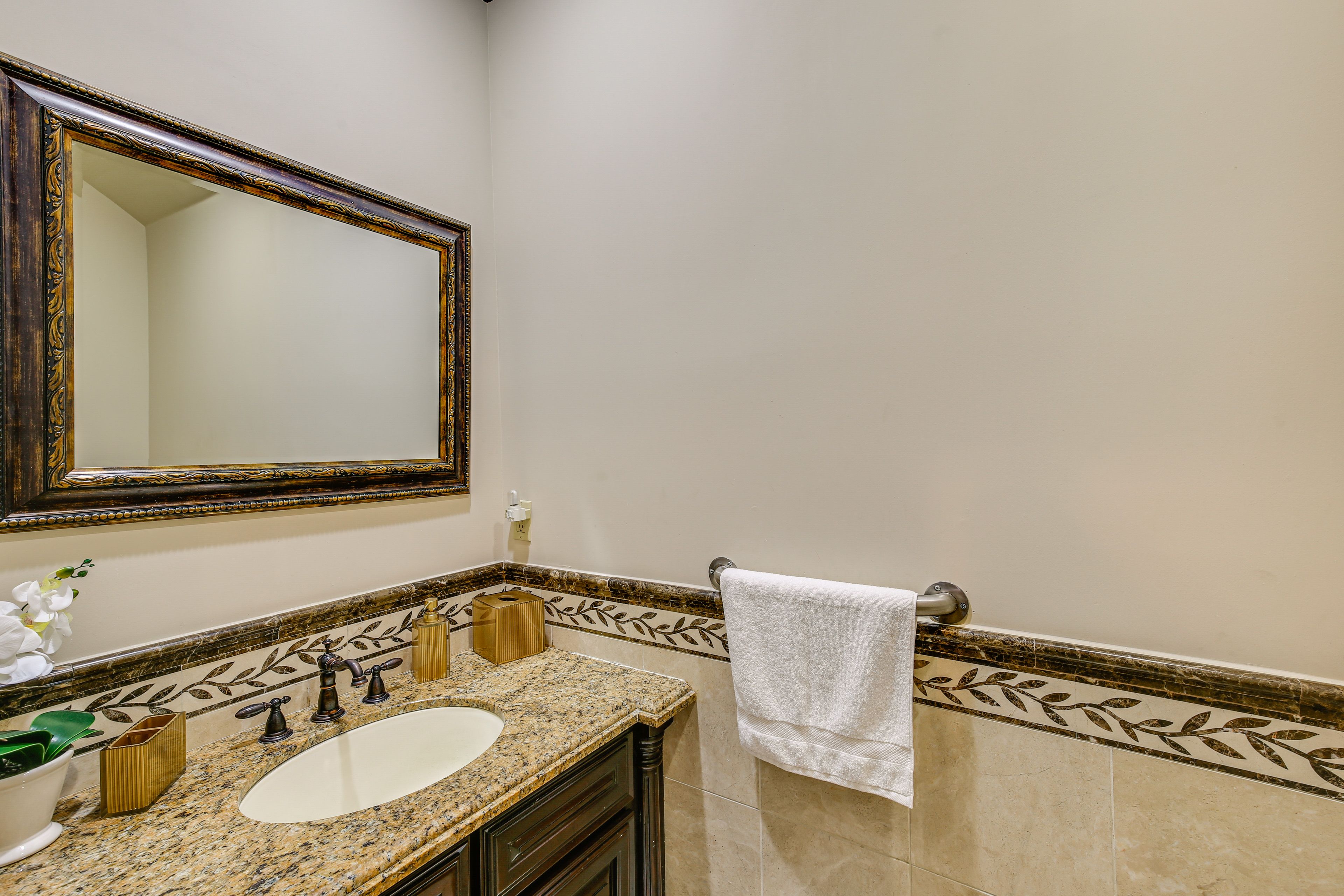 Half Bathroom | 1st Floor
