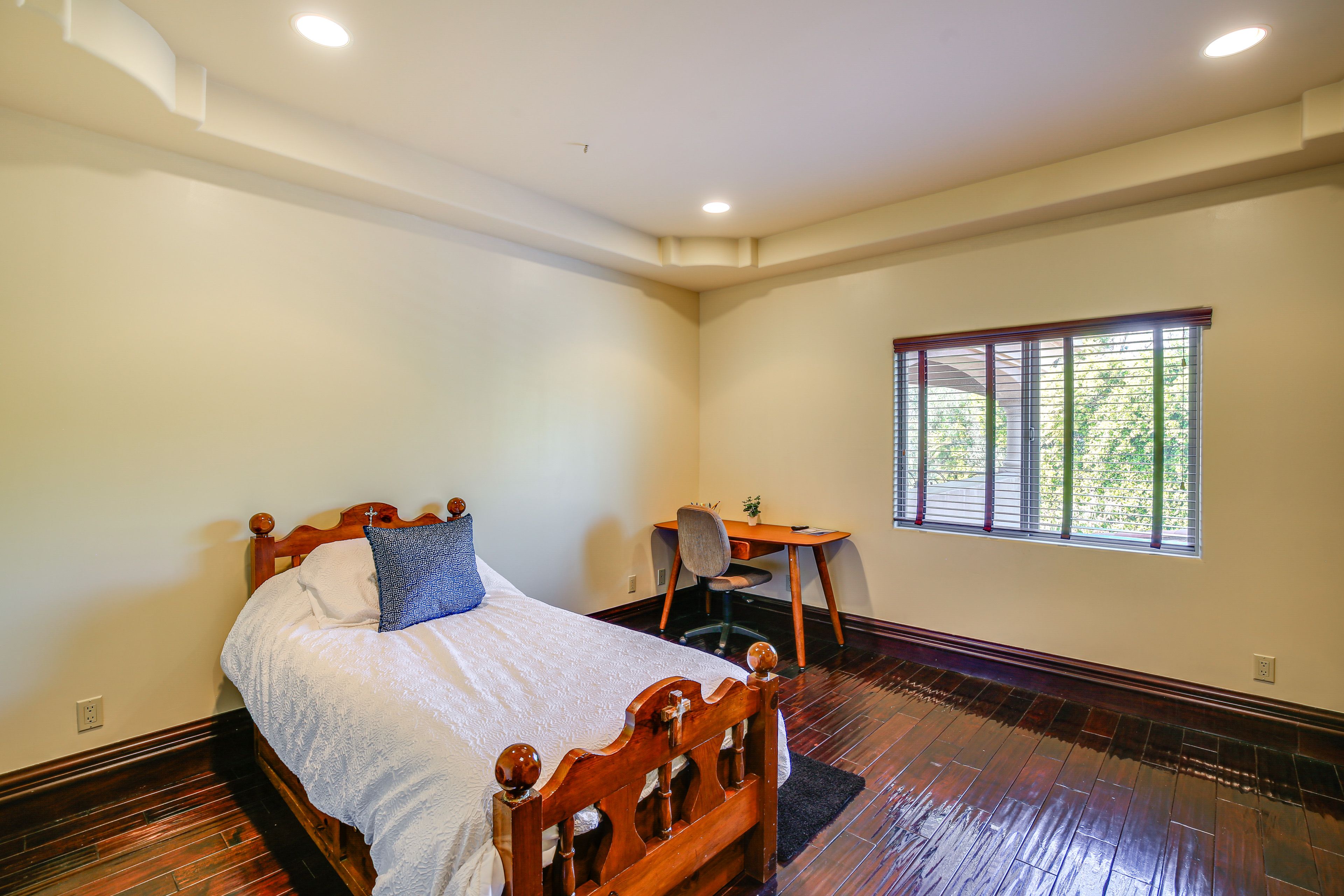 Bedroom 5 | Twin Bed | 2nd Floor