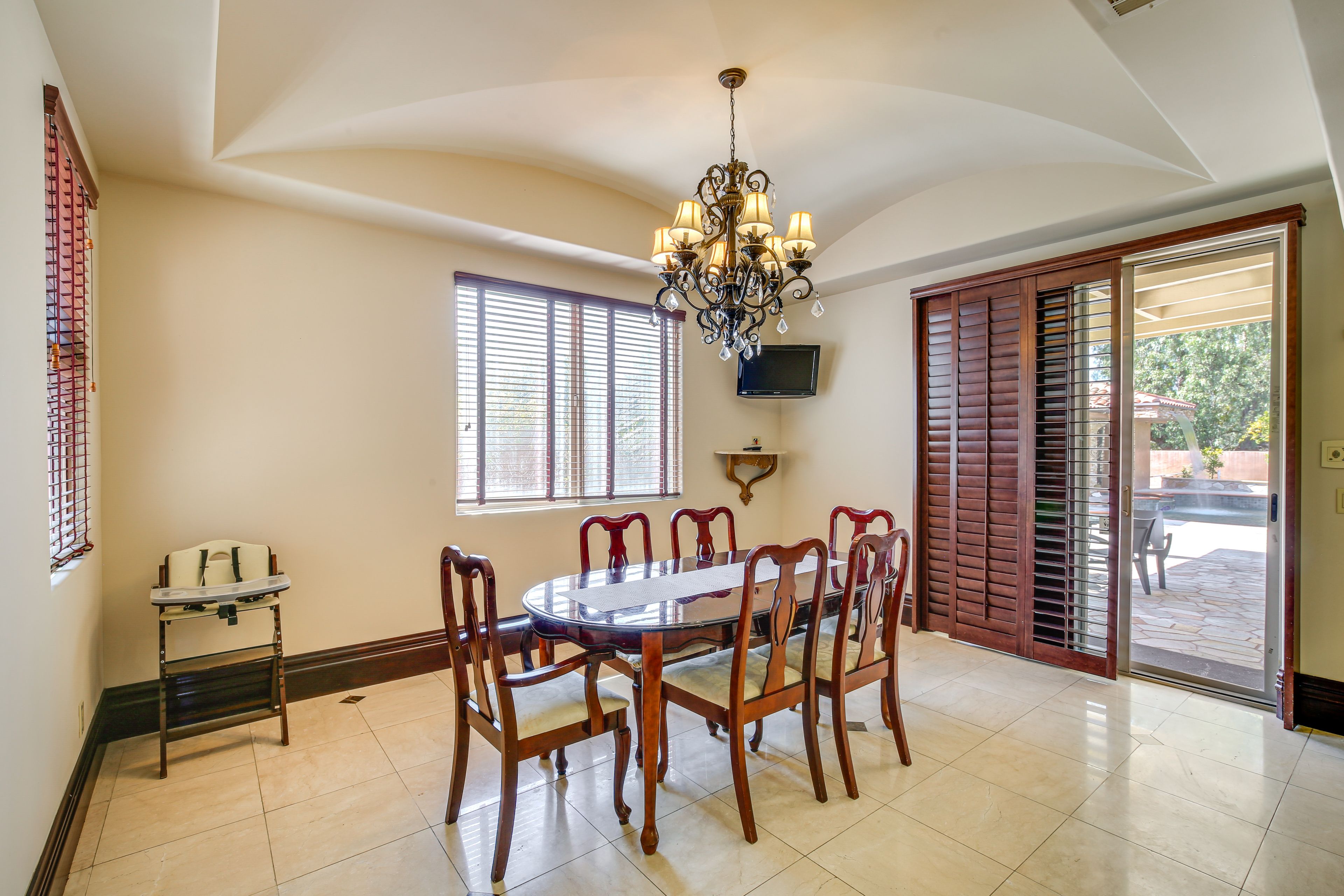Dining Area | Dishware & Flatware Provided | High Chair | 1st Floor