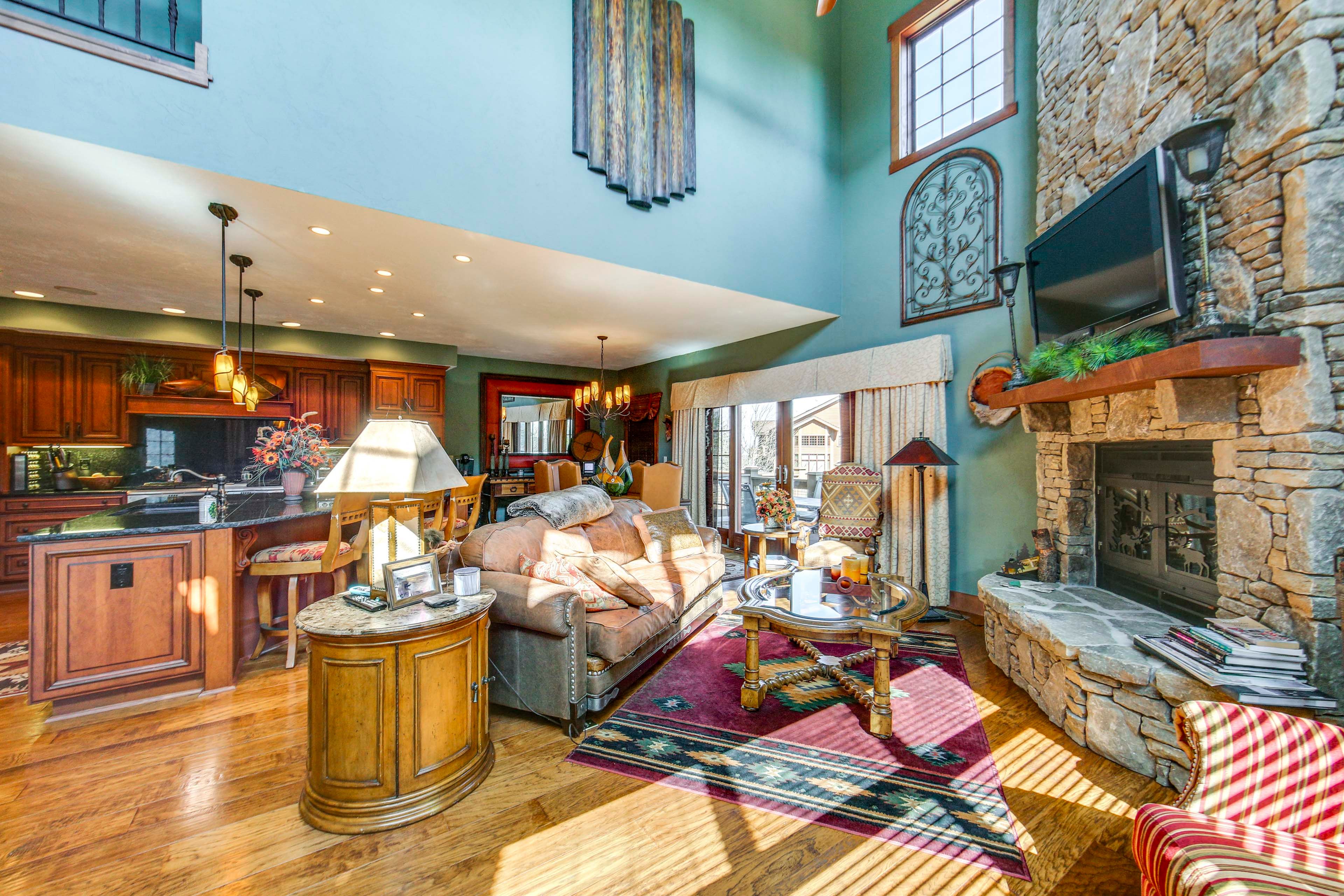 Living Room | Smart TV | Fireplace | 1st Floor