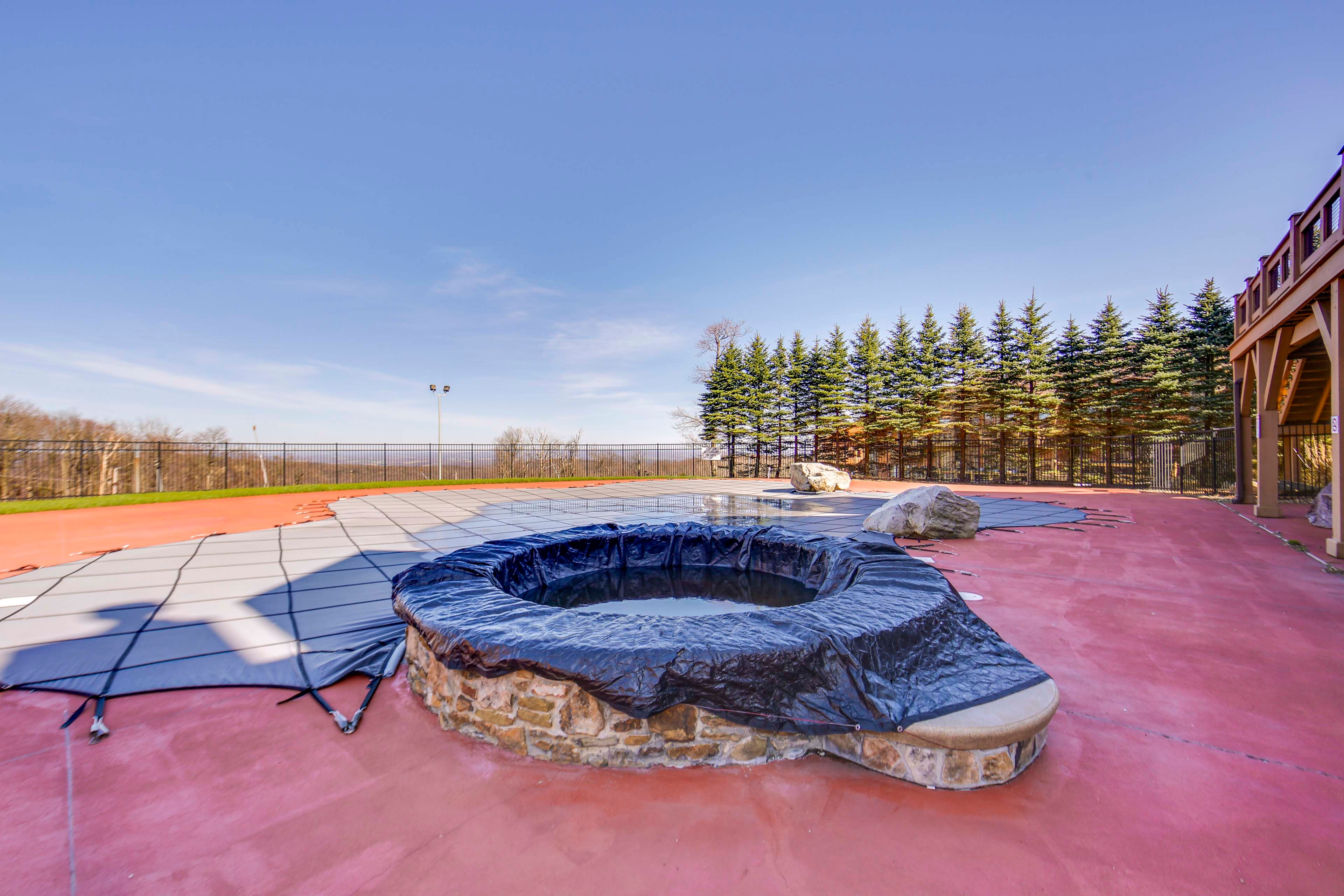 Community Pool & Hot Tub